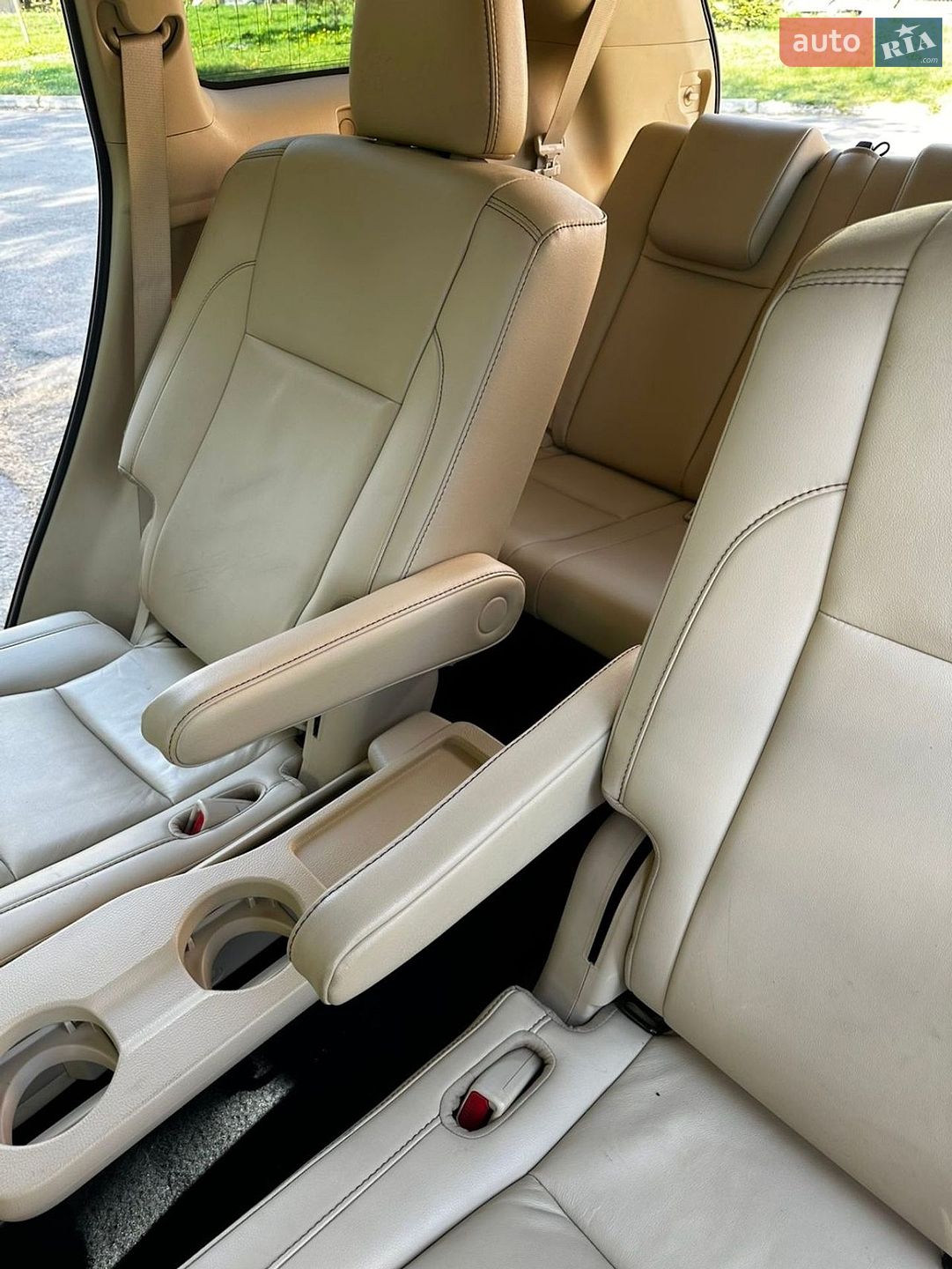 Toyota Highlander 2019 VIN 5TDJZRFH9KS587911 фото оголошення 19 з 45