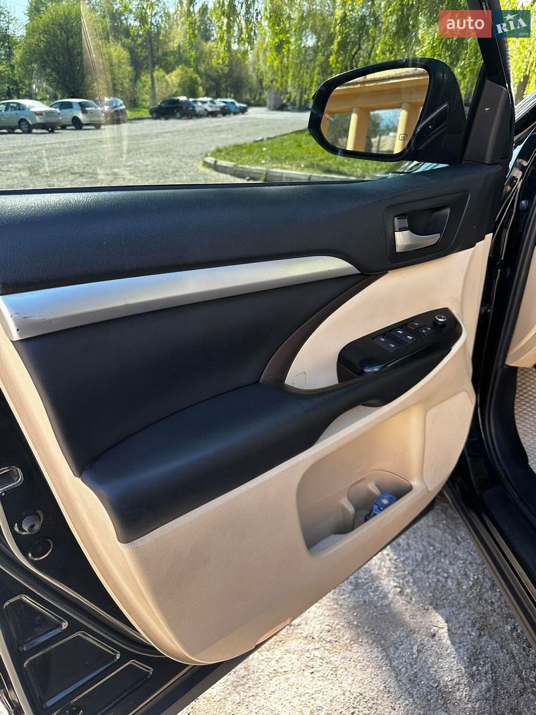 Toyota Highlander 2019 VIN 5TDJZRFH9KS587911 фото оголошення 28 з 45