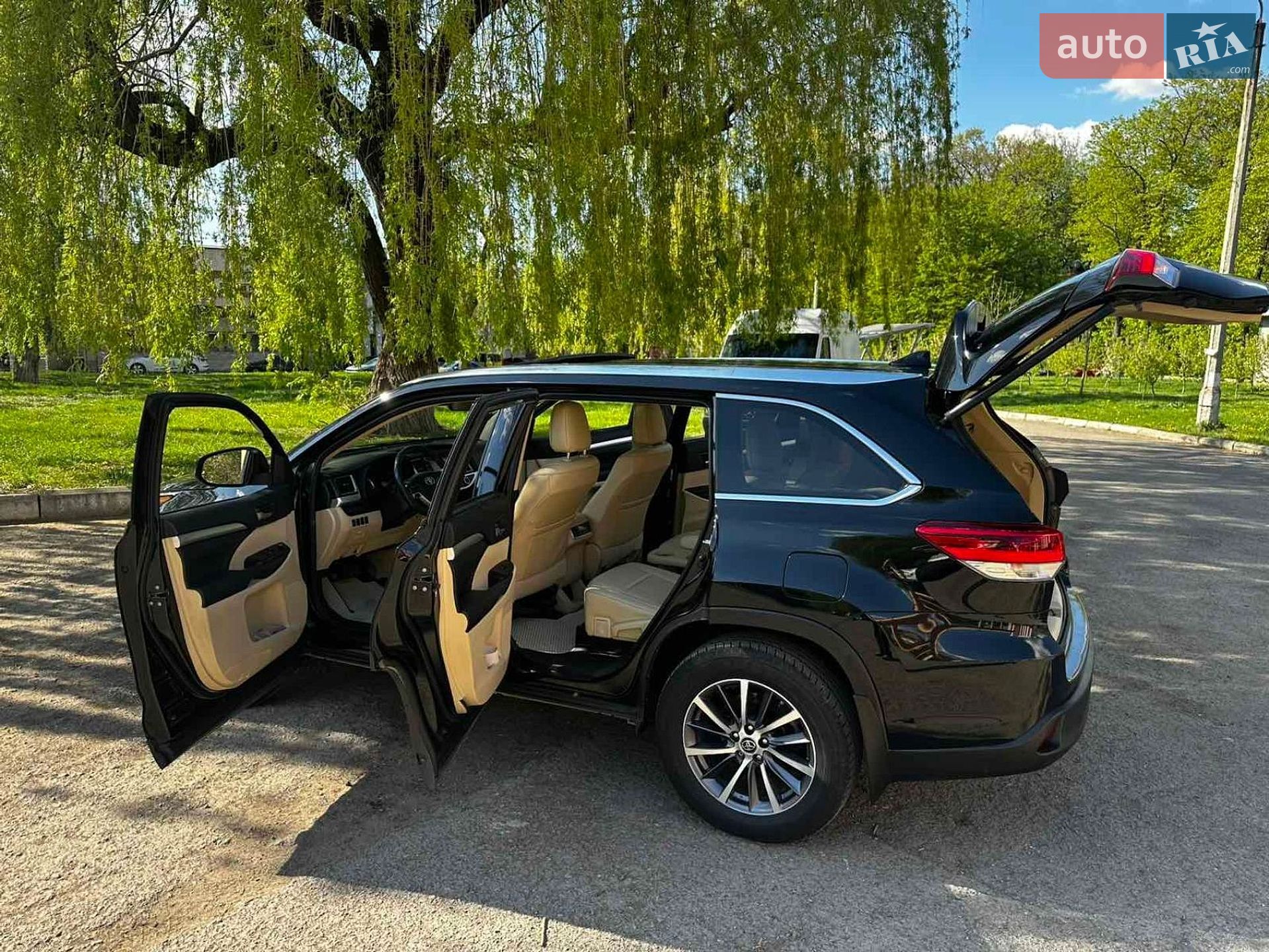 Toyota Highlander 2019 VIN 5TDJZRFH9KS587911 фото оголошення 34 з 45