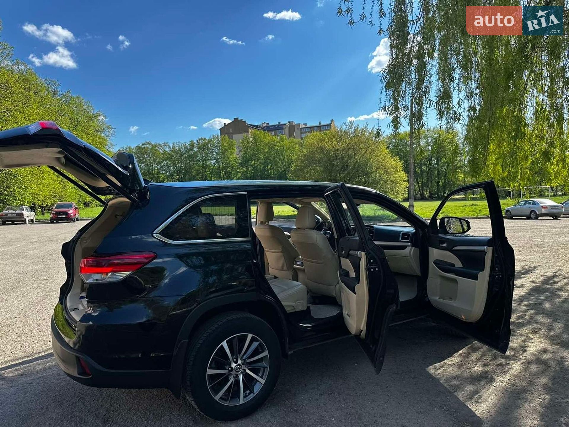 Toyota Highlander 2019 VIN 5TDJZRFH9KS587911 фото оголошення 42 з 45