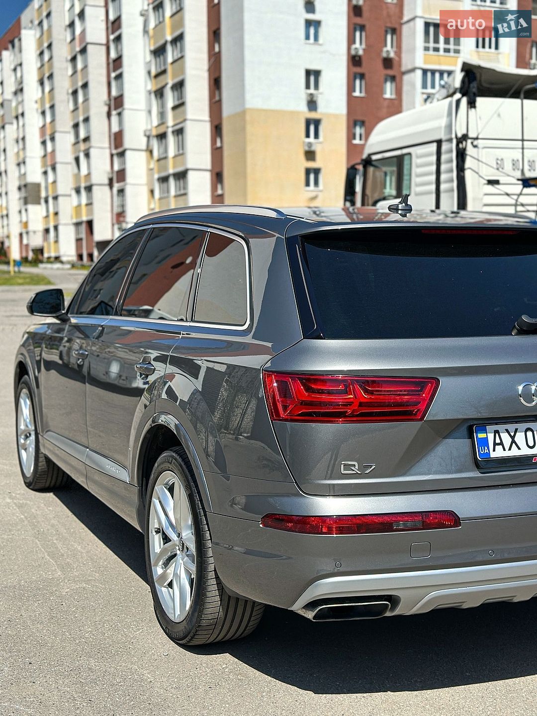 Audi Q7 2017 VIN WA1VAAF76HD057525 фото оголошення 12 з 49