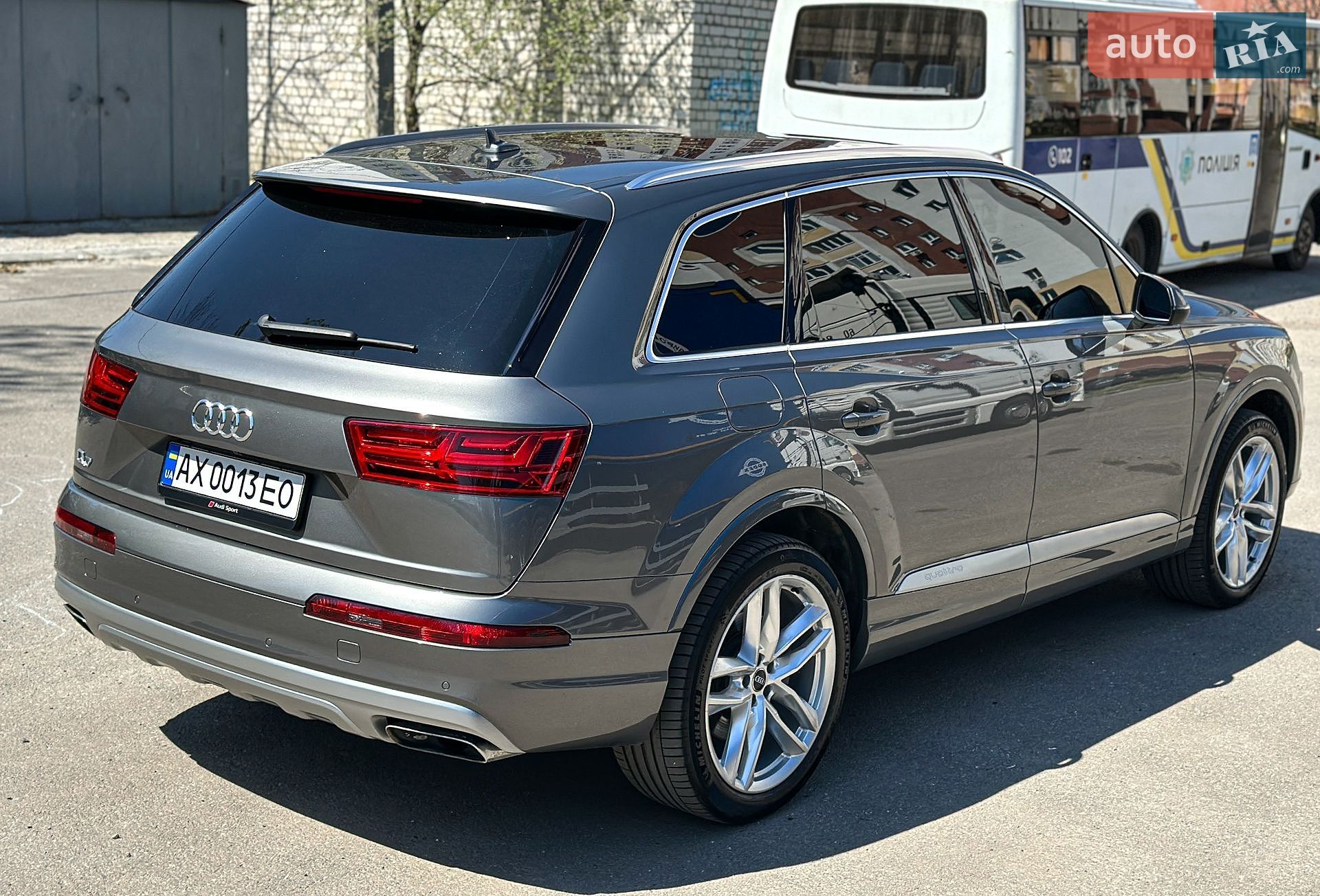 Audi Q7 2017 VIN WA1VAAF76HD057525 фото оголошення 10 з 49