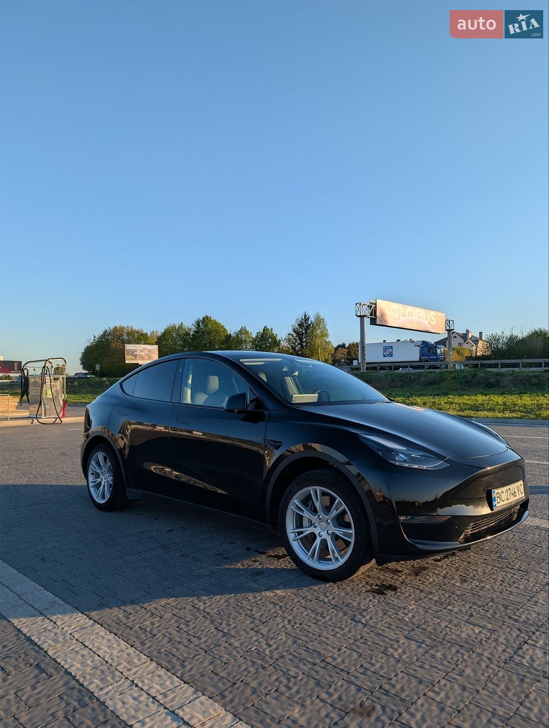 Tesla Model Y 2024 VIN 7SAYGDED9RF055789 фото оголошення 5 з 38