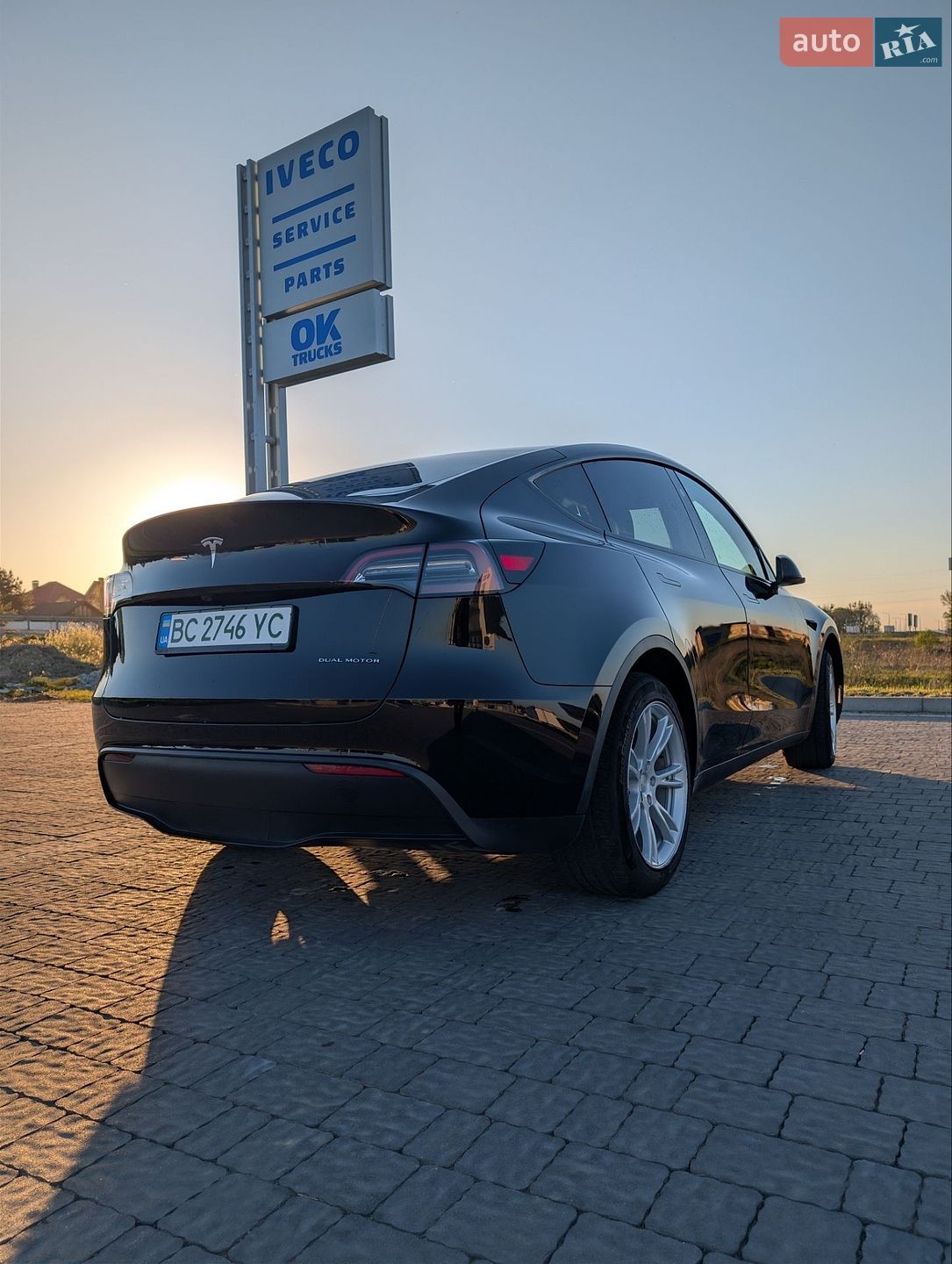 Tesla Model Y 2024 VIN 7SAYGDED9RF055789 фото оголошення 8 з 38