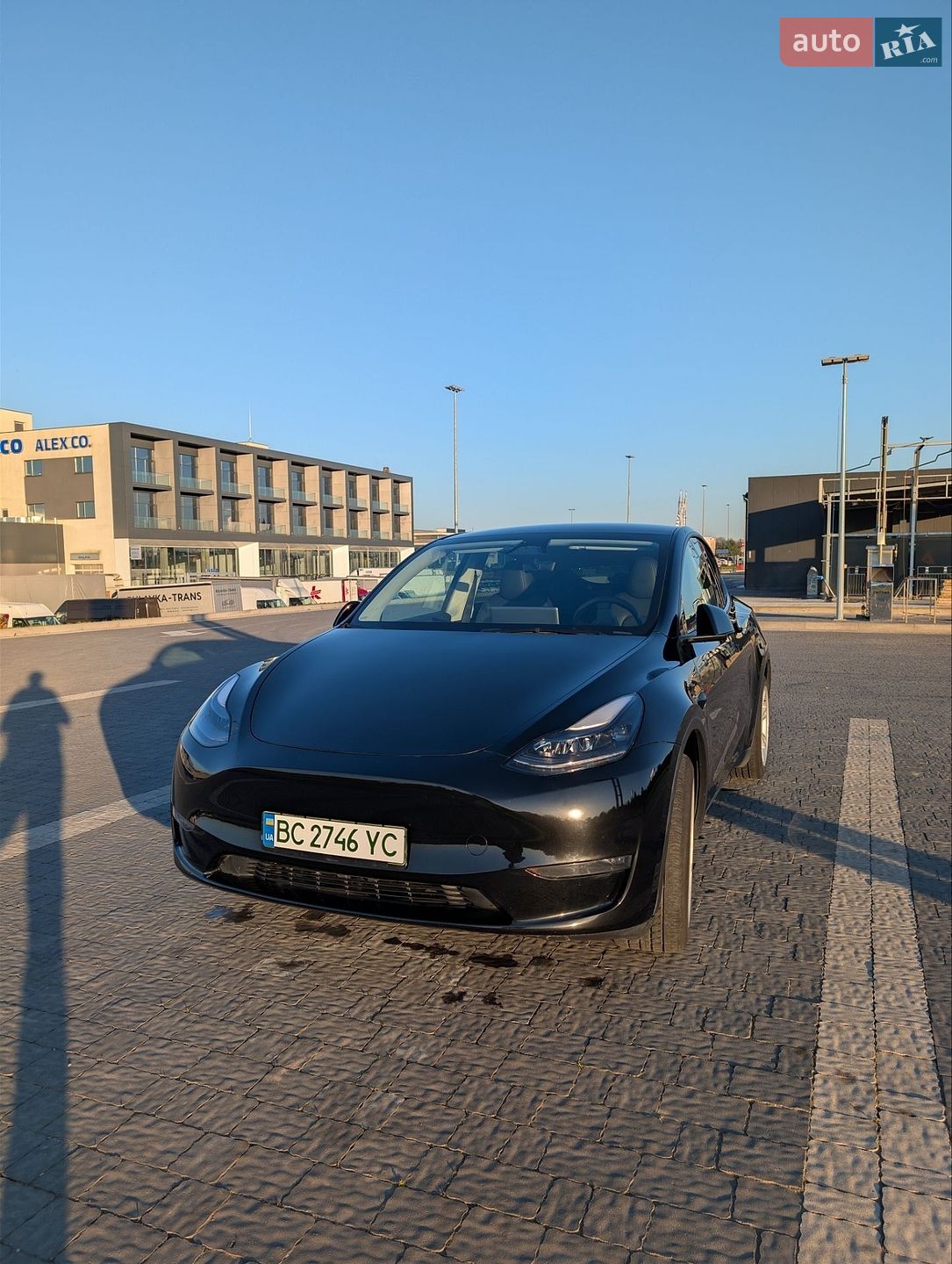 Tesla Model Y 2024 VIN 7SAYGDED9RF055789 фото оголошення 2 з 38