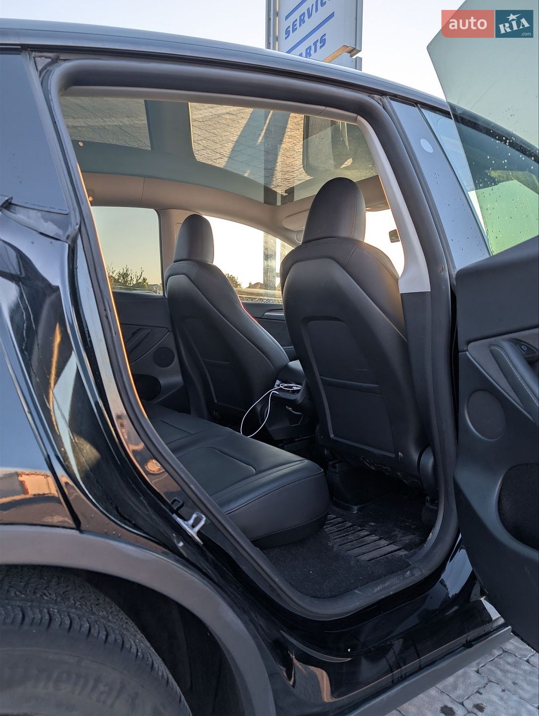 Tesla Model Y 2024 VIN 7SAYGDED9RF055789 фото оголошення 22 з 38