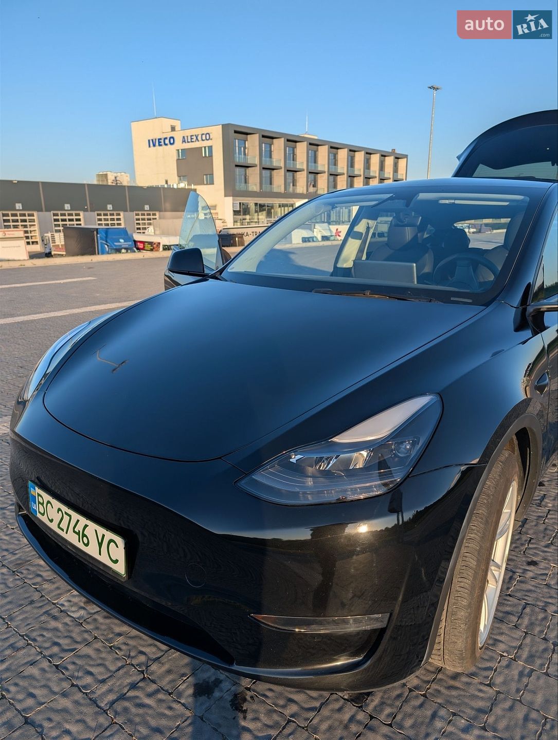 Tesla Model Y 2024 VIN 7SAYGDED9RF055789 фото оголошення 28 з 38