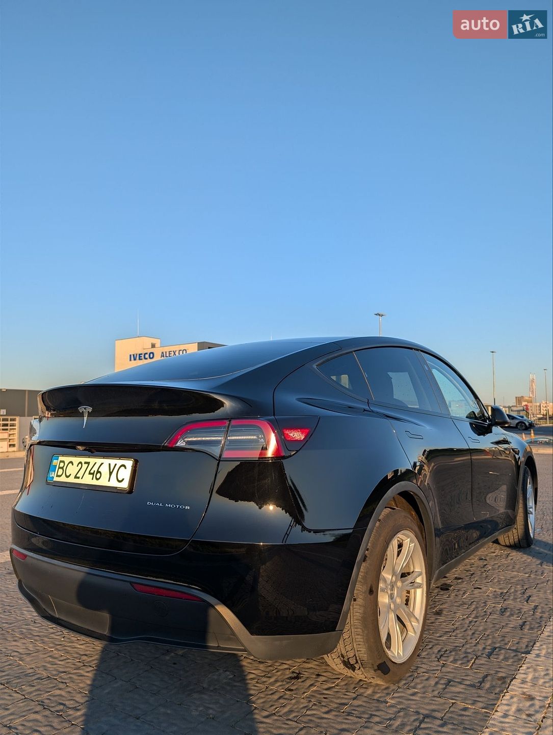 Tesla Model Y 2024 VIN 7SAYGDED9RF055789 фото оголошення 32 з 38