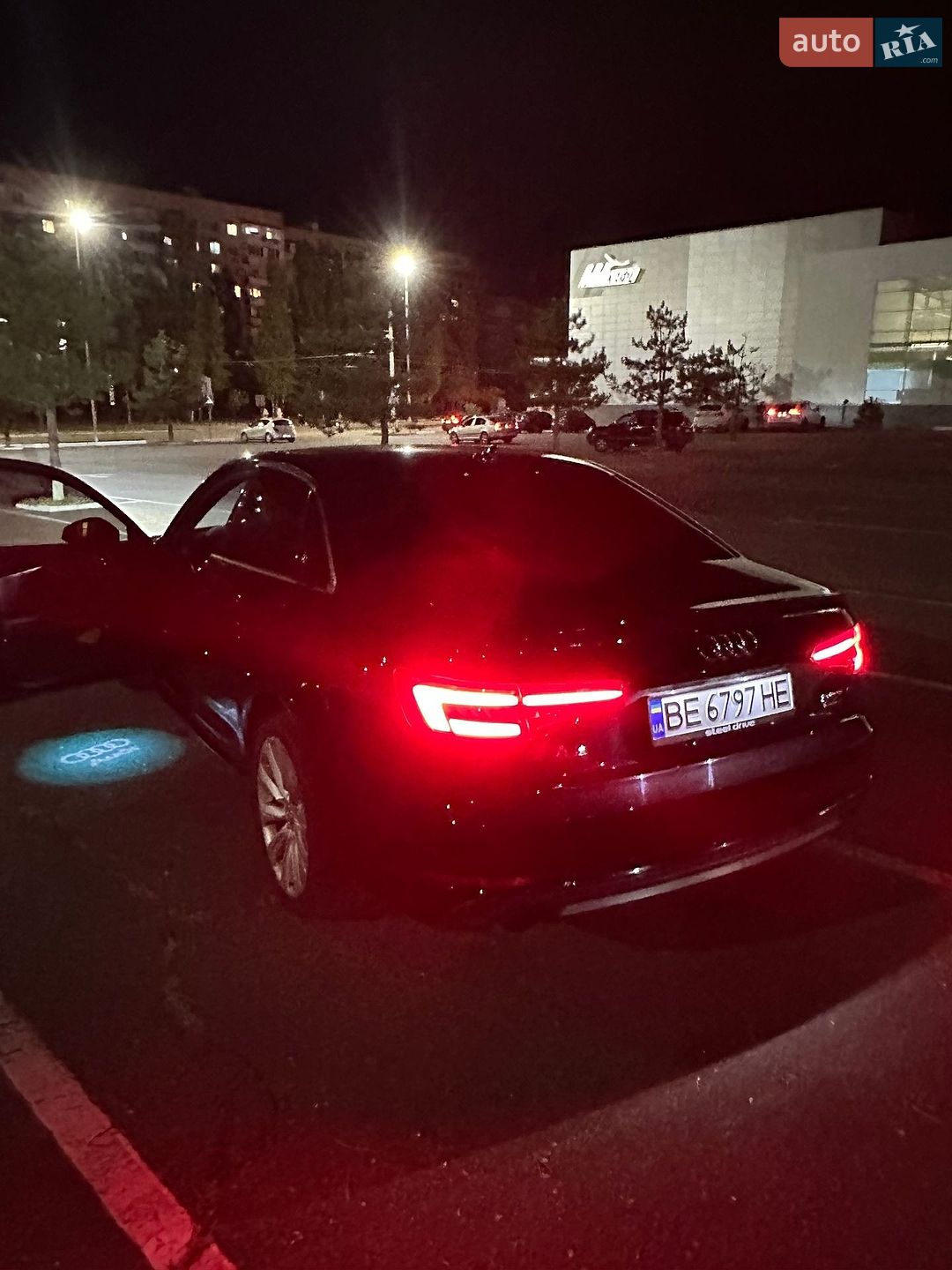 Audi A4 2016 VIN WAUDNAF41HN052199 фото оголошення 4 з 13