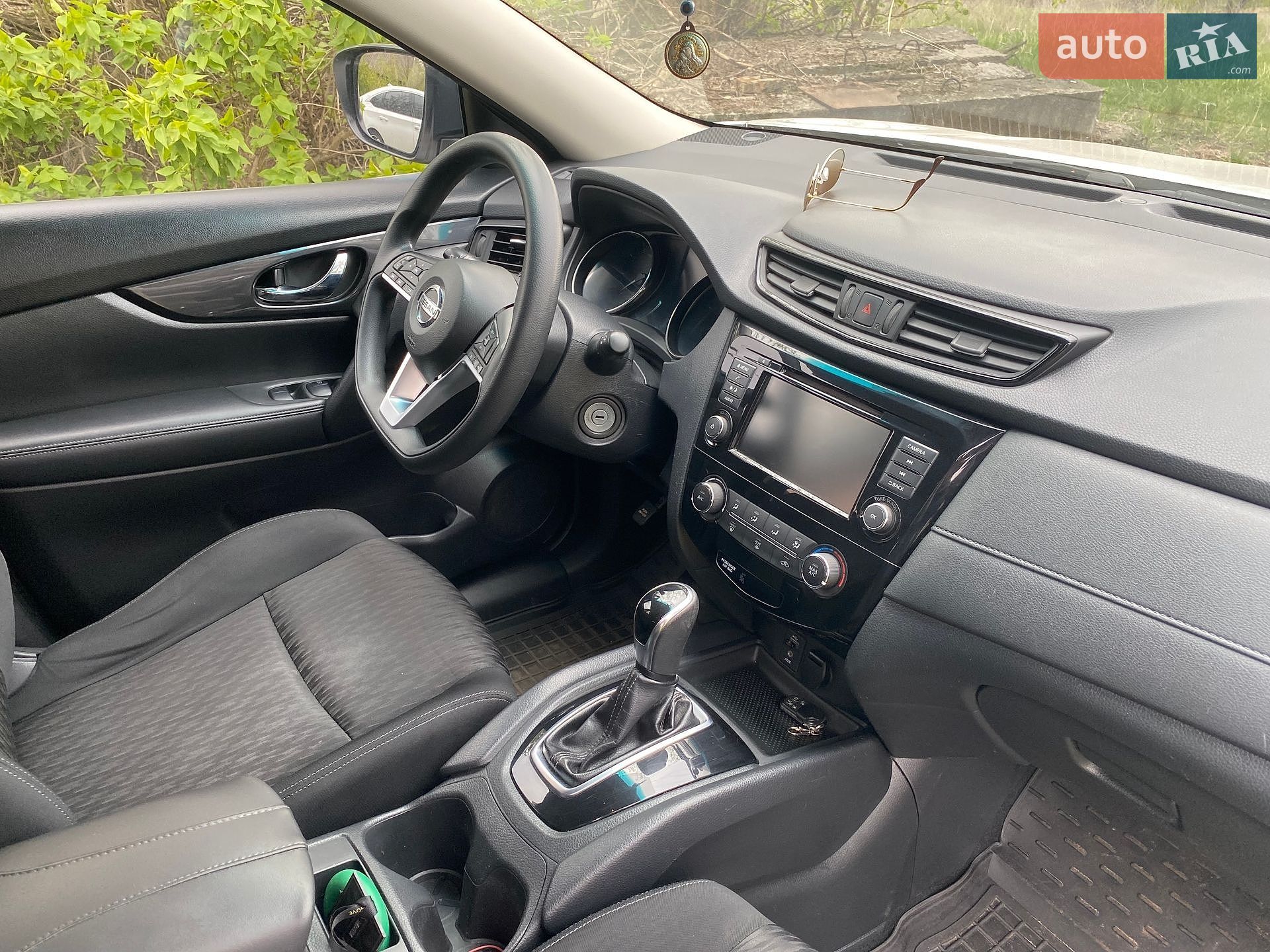 Nissan Rogue 2017 VIN KNMAT2MV2HP559615 фото оголошення 3 з 39
