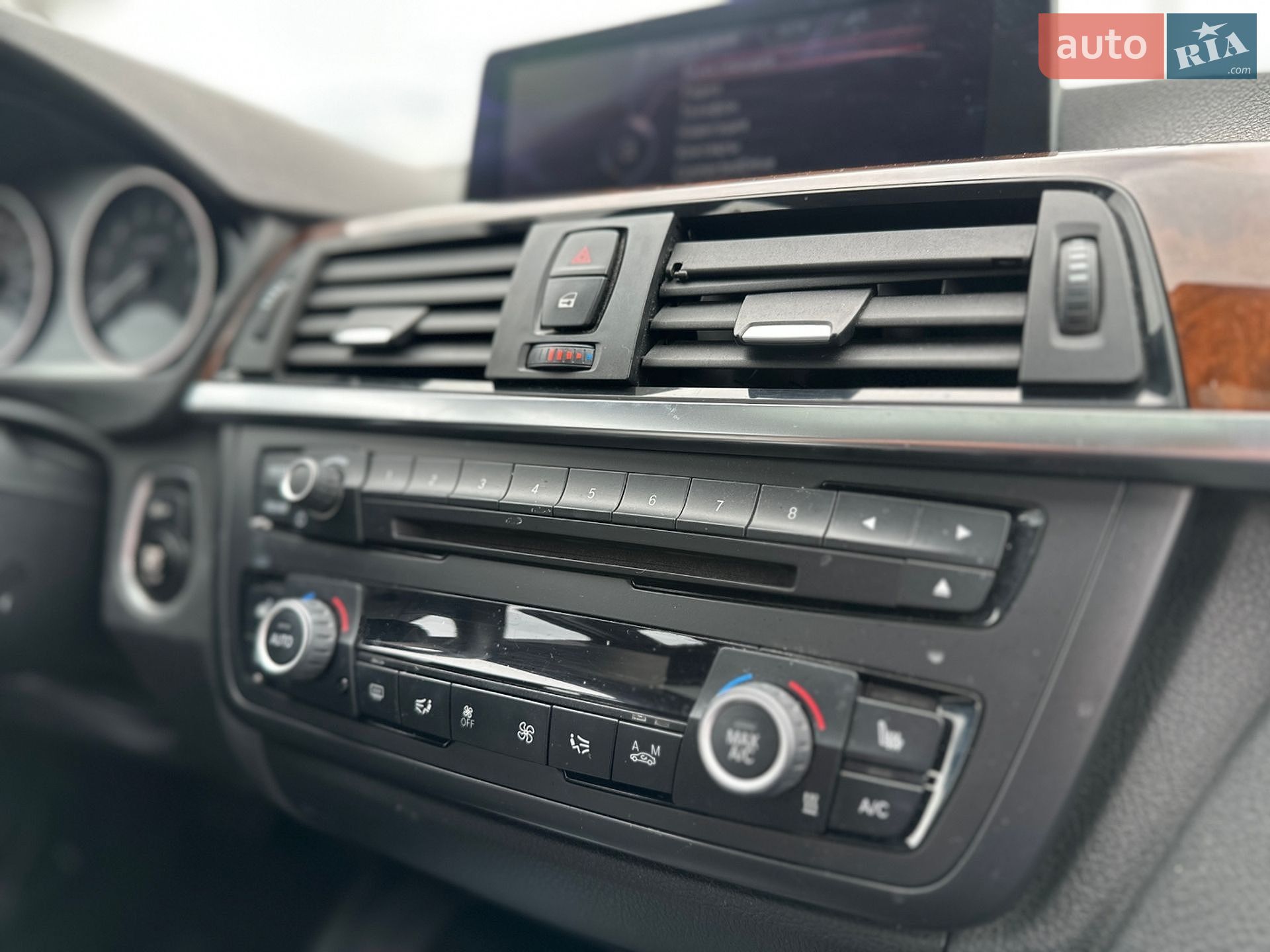 BMW 3 Series 2014 VIN WBA3B5G58FNS14202 фото оголошення 21 з 33