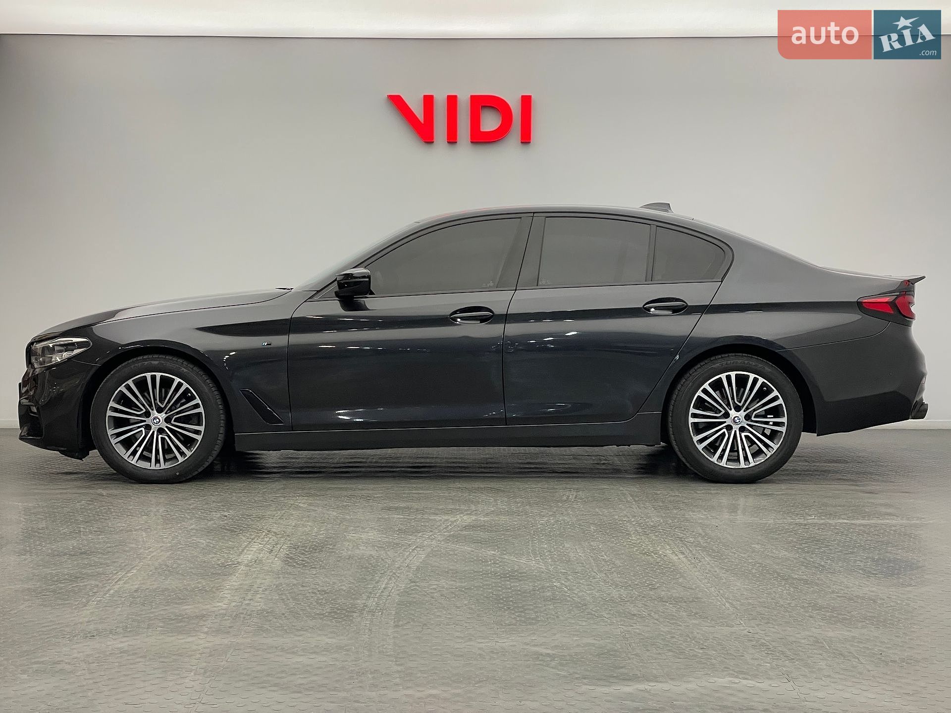 BMW 5 Series 2017 VIN WBAJC31050G993737 фото оголошення 3 з 21