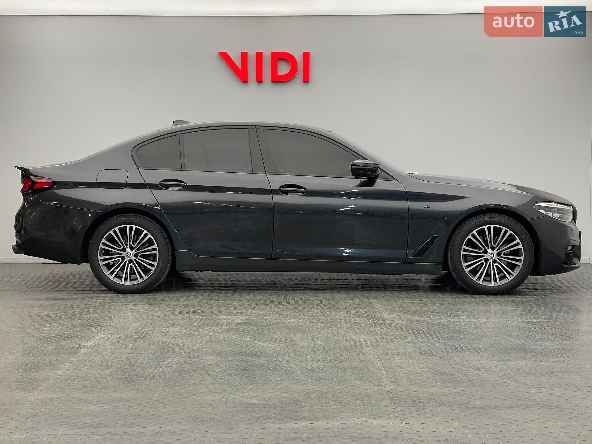 BMW 5 Series 2017 VIN WBAJC31050G993737 фото оголошення 4 з 21