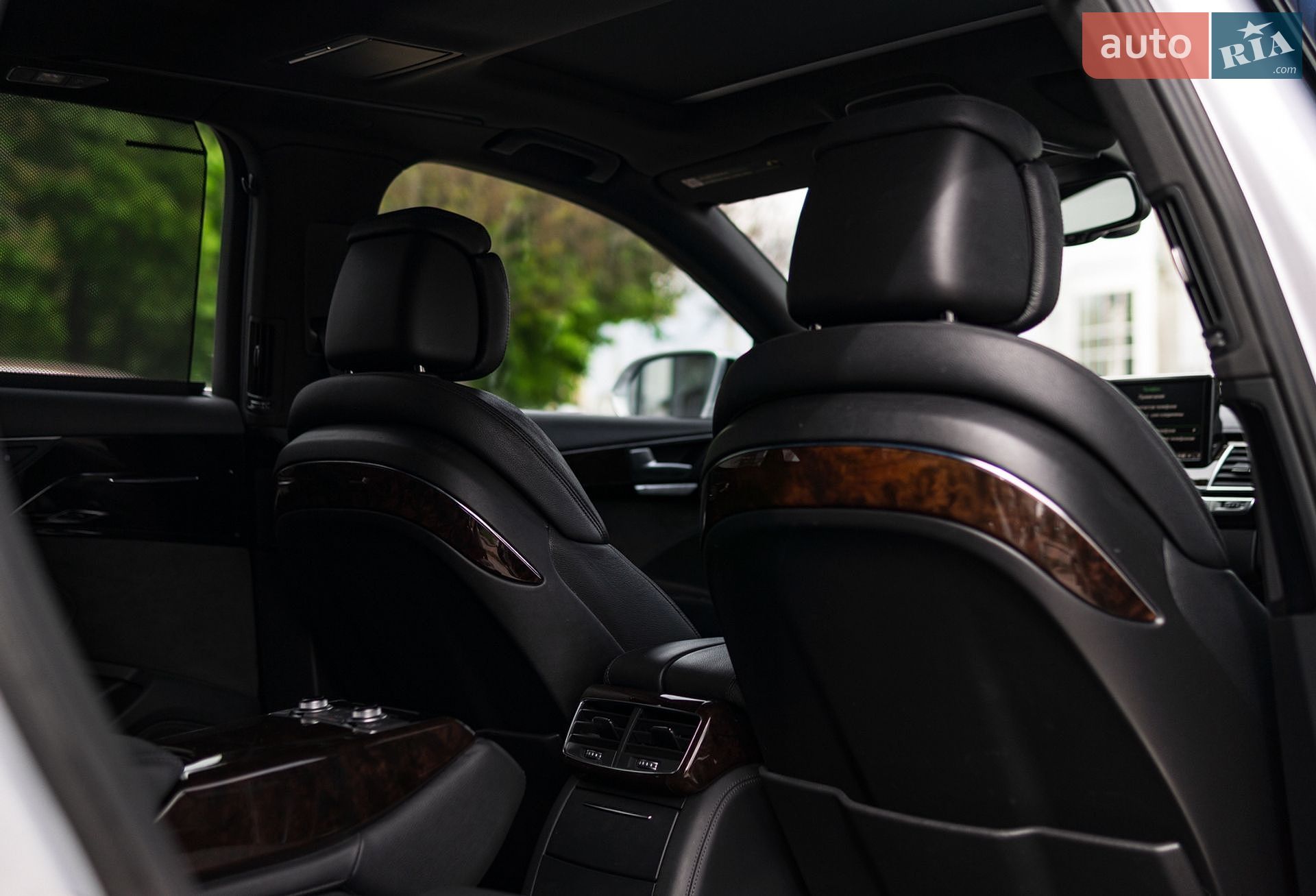 Audi A8 2016 VIN WAU34AFD5GN007117 фото оголошення 10 з 17