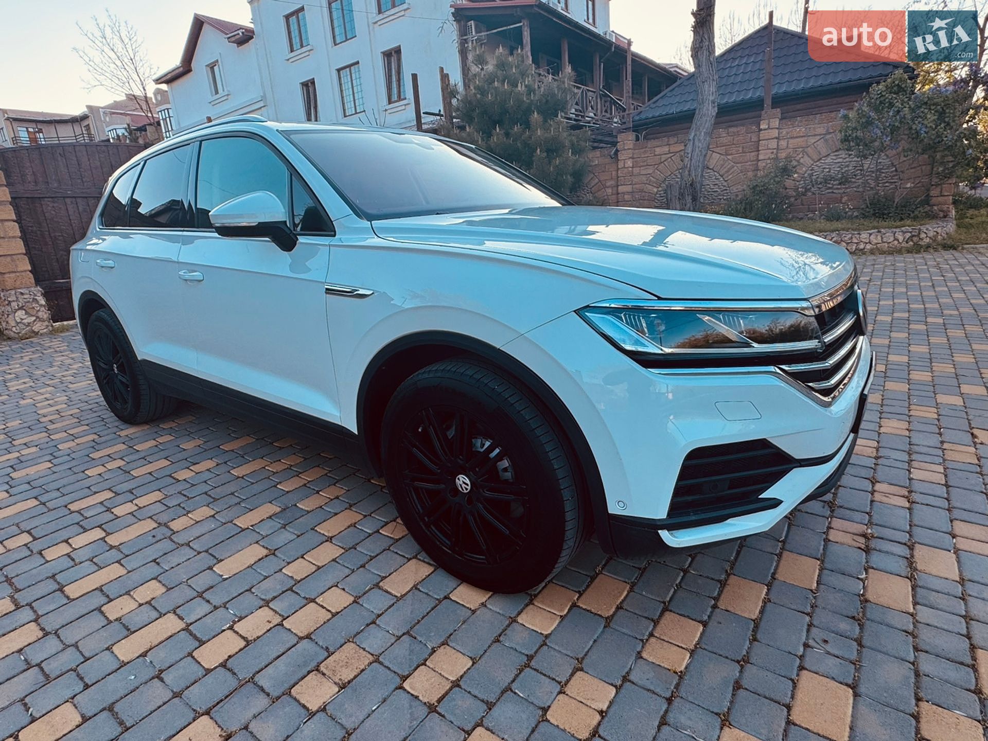 Volkswagen Touareg 2019 VIN WVGZZZCRZLD014898 фото оголошення 7 з 65