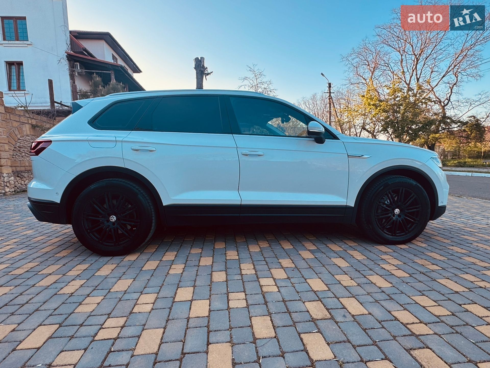 Volkswagen Touareg 2019 VIN WVGZZZCRZLD014898 фото оголошення 8 з 65