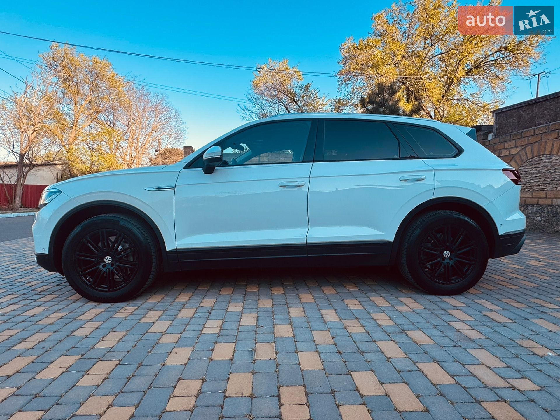 Volkswagen Touareg 2019 VIN WVGZZZCRZLD014898 фото оголошення 12 з 65