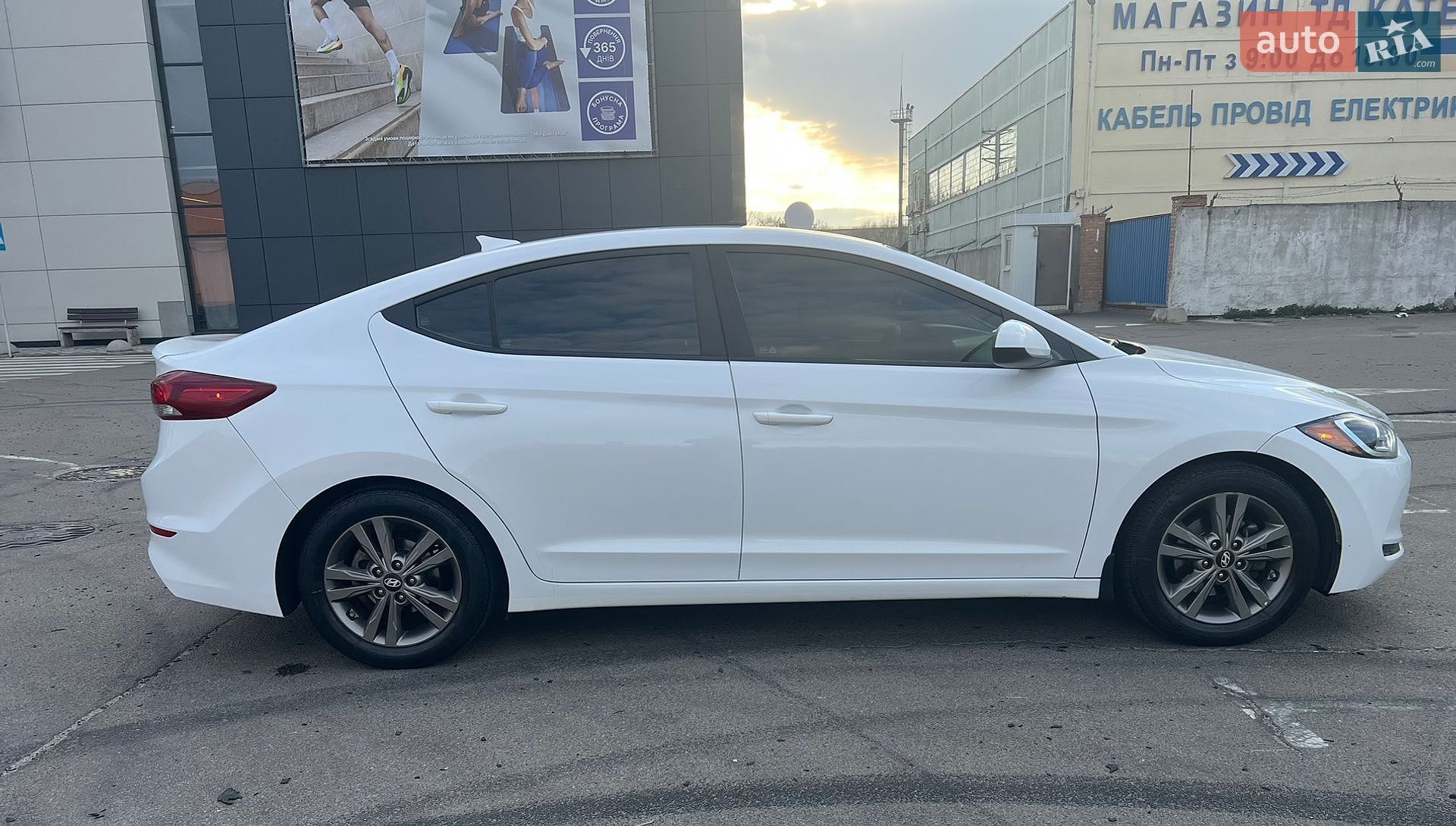 Hyundai Elantra 2018 VIN 5NPD84LF4JH346817 фото оголошення 6 з 17