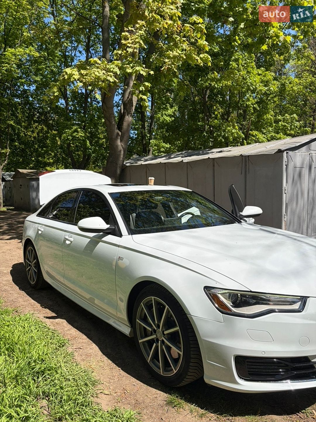 Audi A6 2016 VIN WAUG8AFC7HN050422 фото оголошення 12 з 19