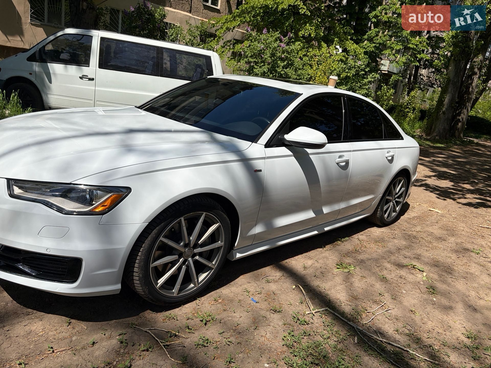Audi A6 2016 VIN WAUG8AFC7HN050422 фото оголошення 14 з 19