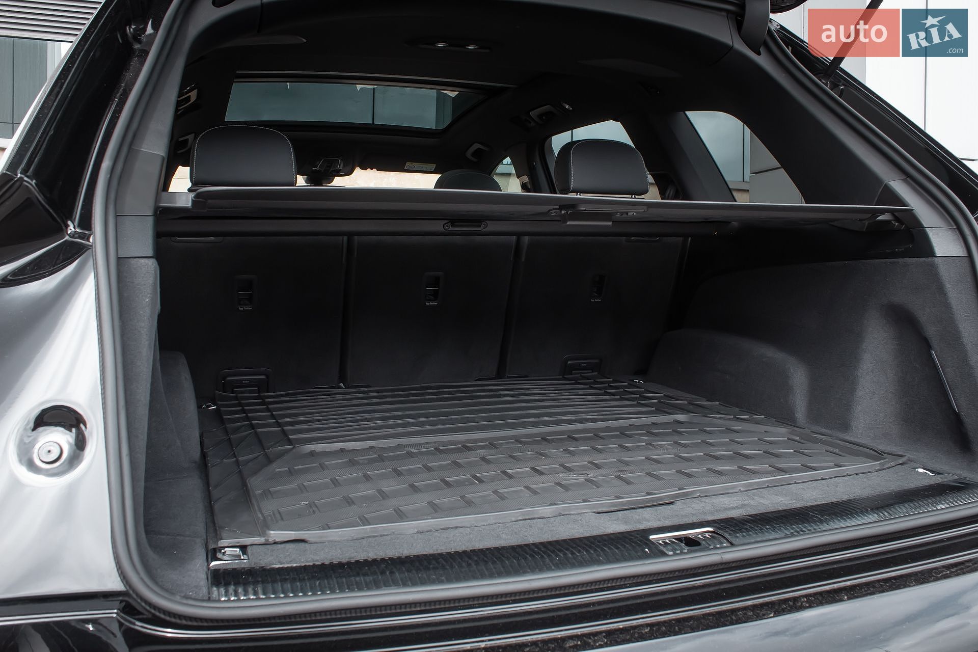 Audi Q7 2018 VIN WAUZZZ4M4JD062698 фото оголошення 37 з 45