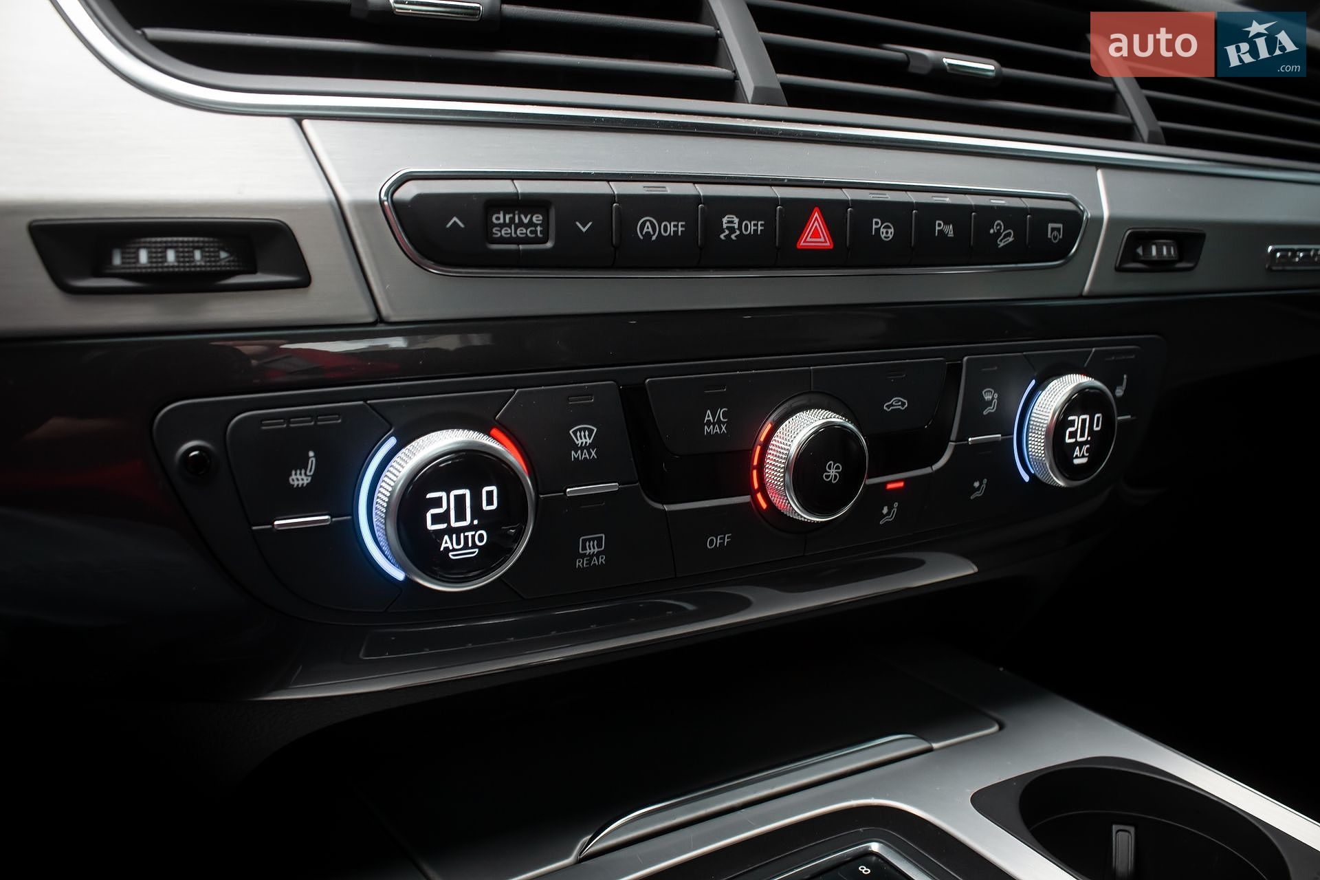 Audi Q7 2018 VIN WAUZZZ4M4JD062698 фото оголошення 18 з 45