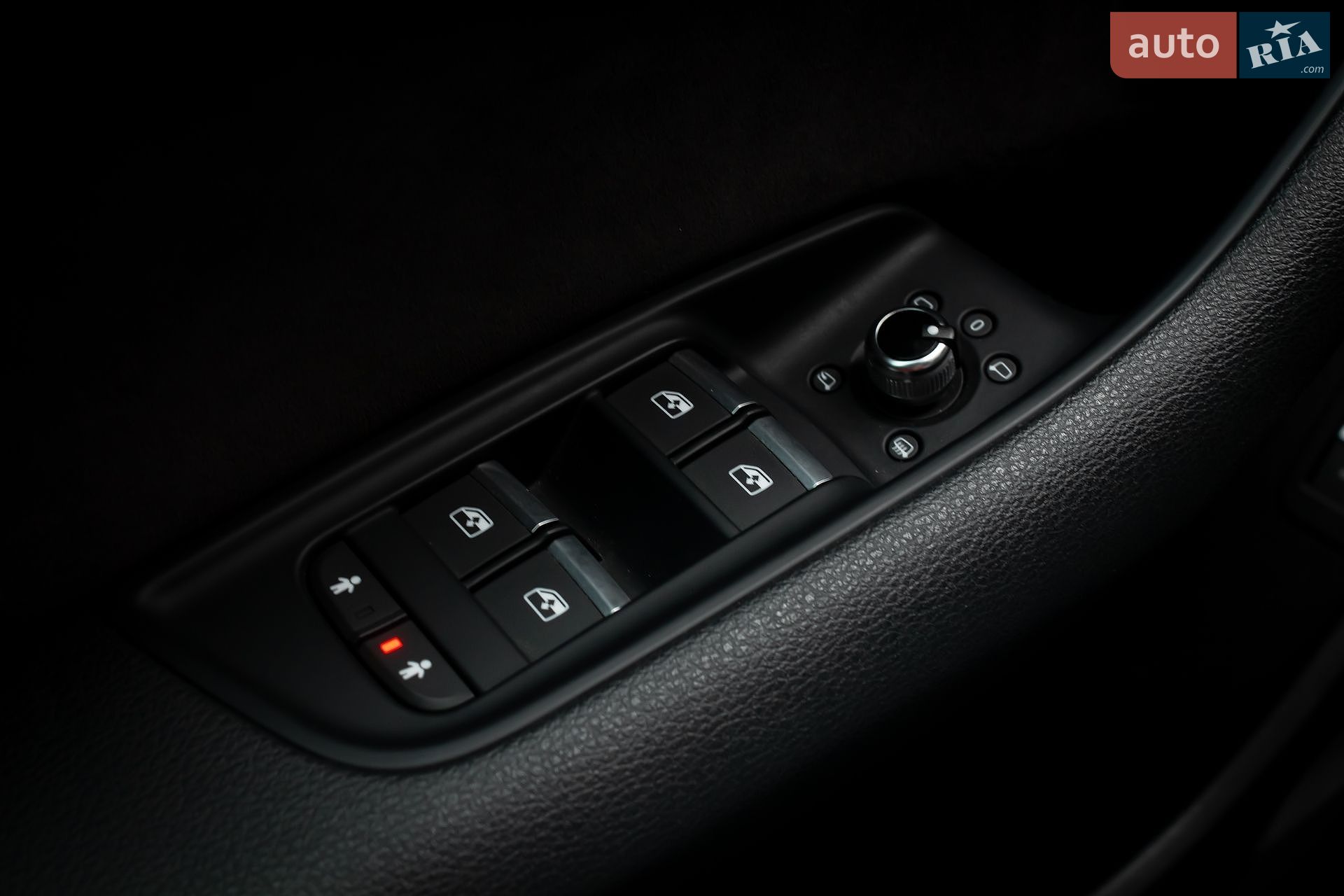 Audi Q7 2018 VIN WAUZZZ4M4JD062698 фото оголошення 26 з 45