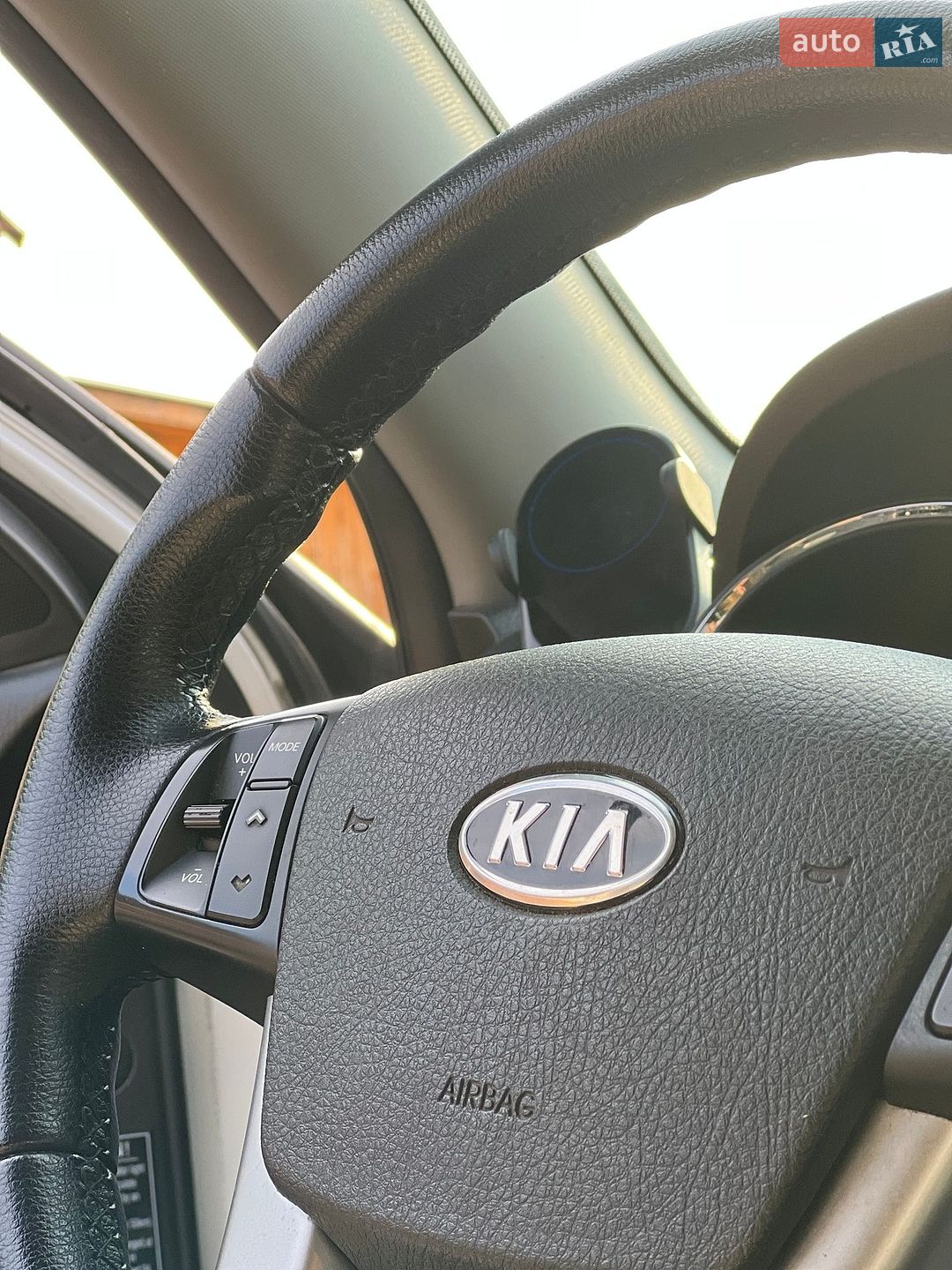 Kia Sorento 2010 VIN KNAKU814BA5075100 фото оголошення 2 з 13