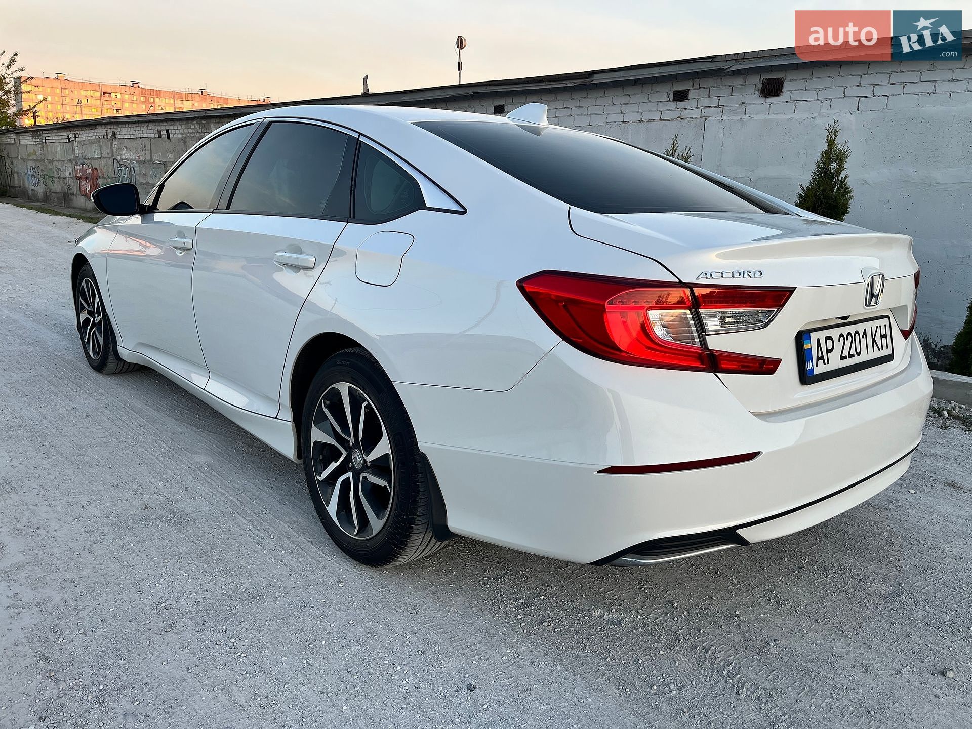 Honda Accord 2018 VIN 1HGCV1F16KA011927 фото оголошення 5 з 19