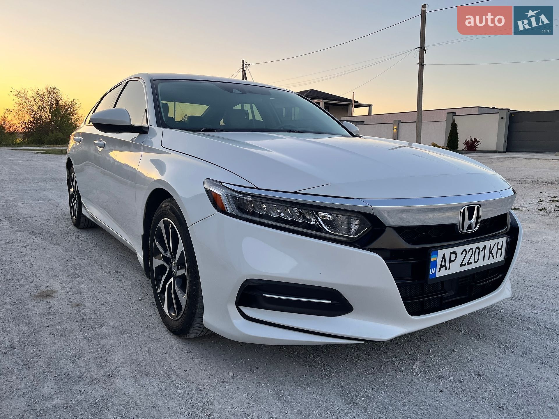 Honda Accord 2018 VIN 1HGCV1F16KA011927 фото оголошення 10 з 19