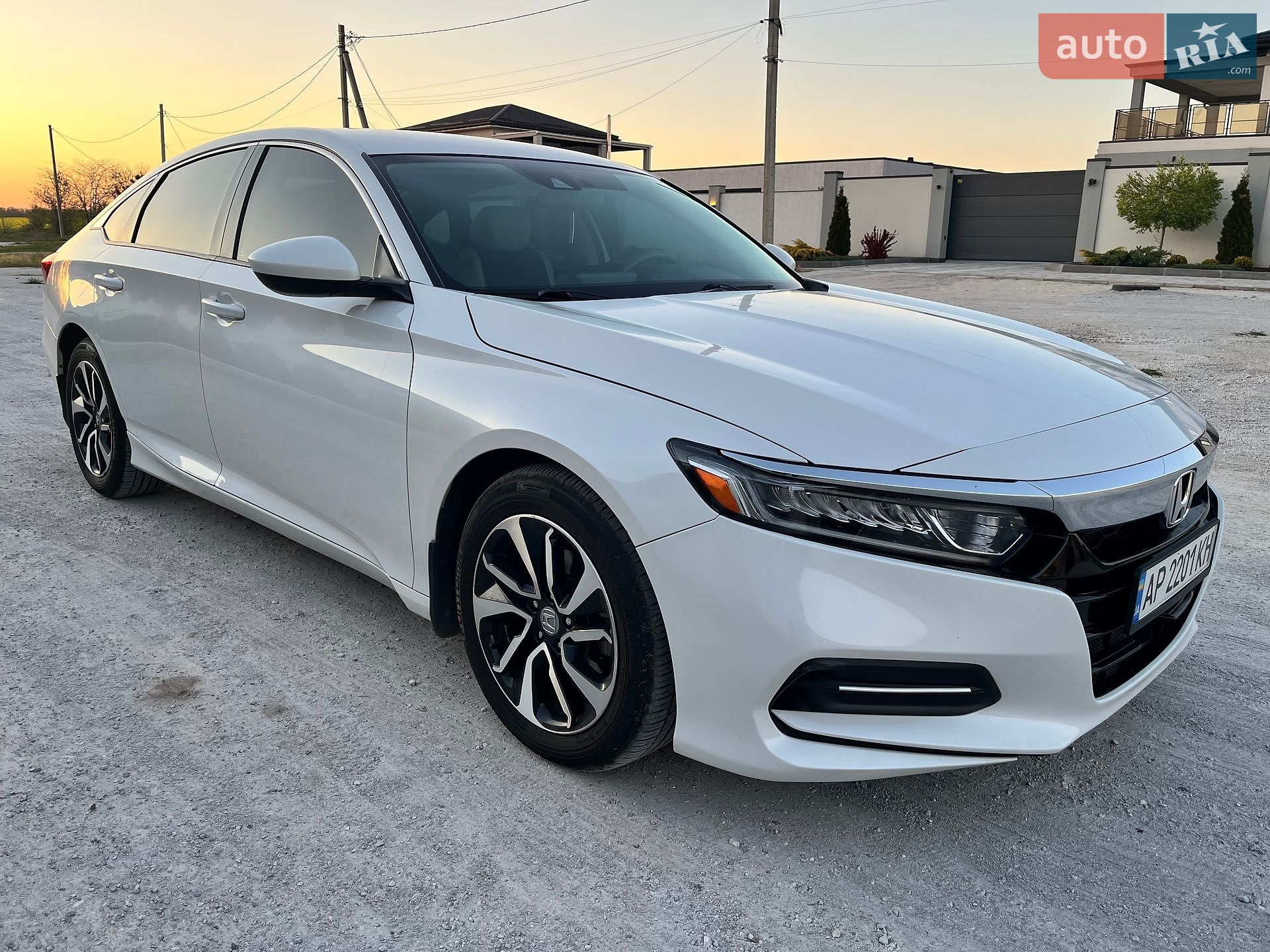 Honda Accord 2018 VIN 1HGCV1F16KA011927 фото оголошення 12 з 19