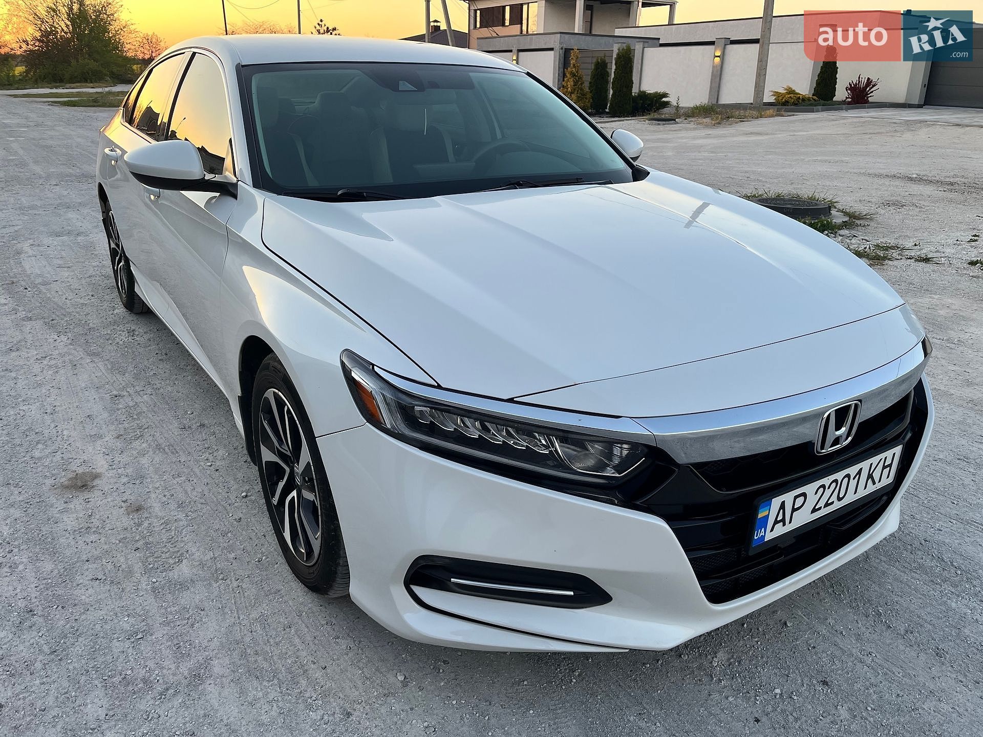 Honda Accord 2018 VIN 1HGCV1F16KA011927 фото оголошення 13 з 19