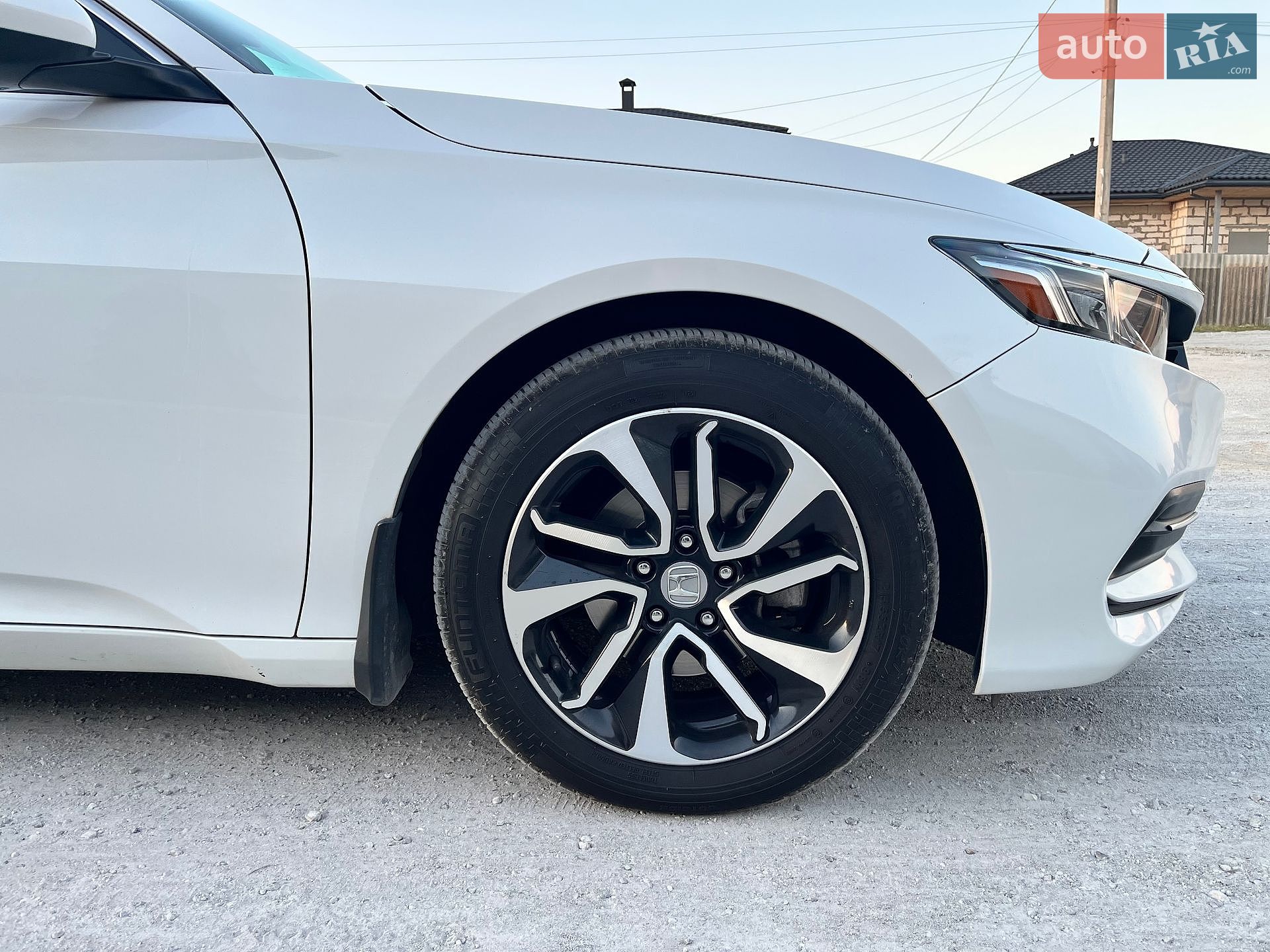 Honda Accord 2018 VIN 1HGCV1F16KA011927 фото оголошення 16 з 19