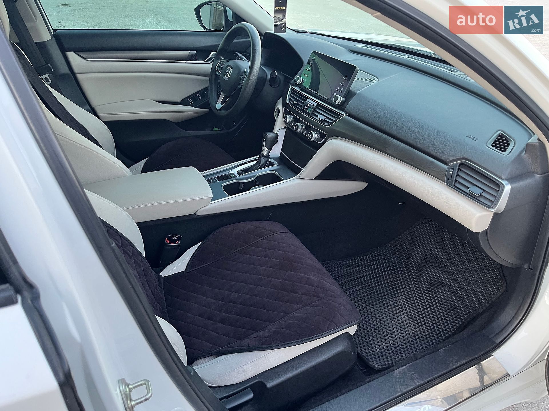 Honda Accord 2018 VIN 1HGCV1F16KA011927 фото оголошення 17 з 19