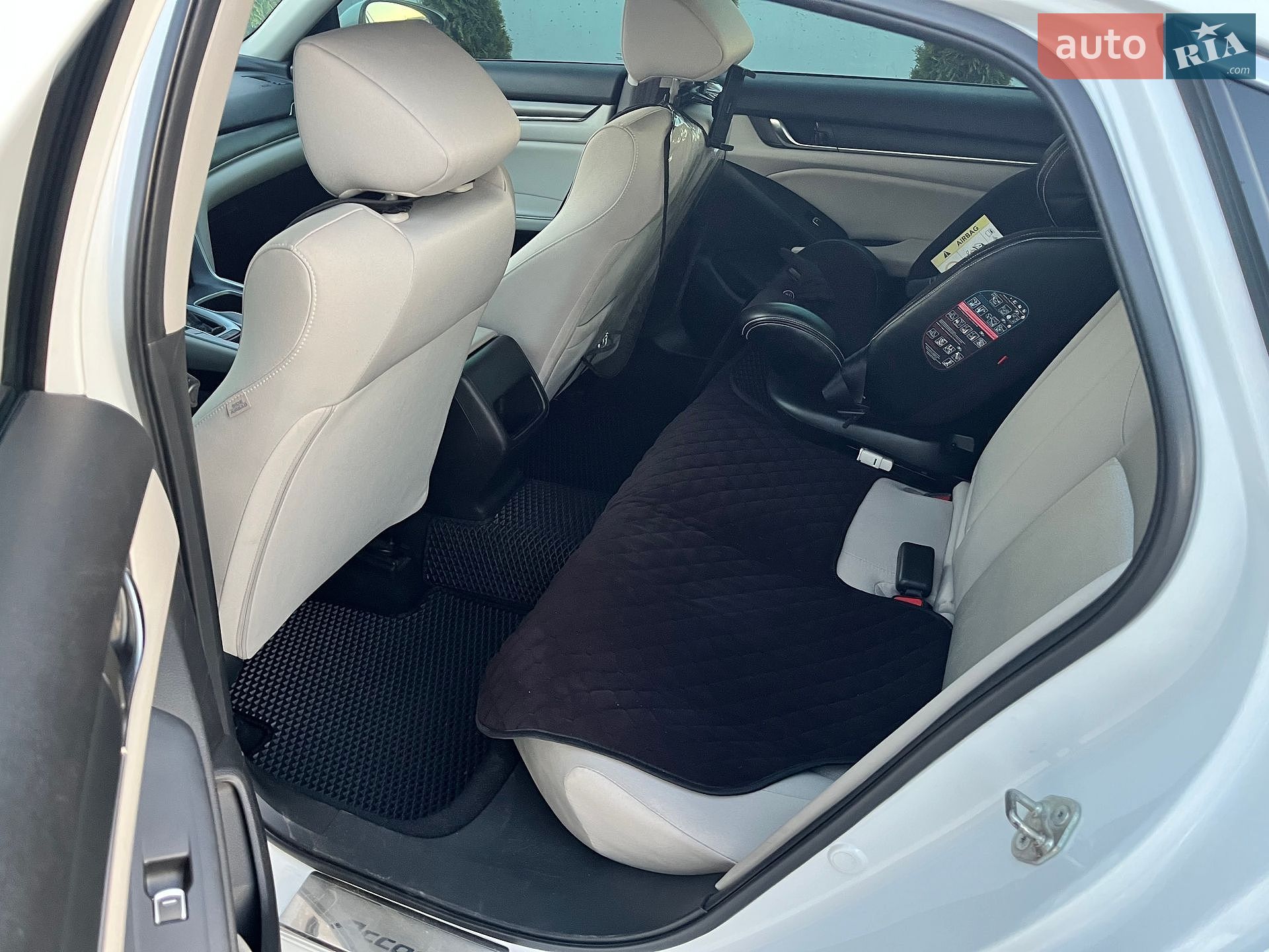 Honda Accord 2018 VIN 1HGCV1F16KA011927 фото оголошення 18 з 19
