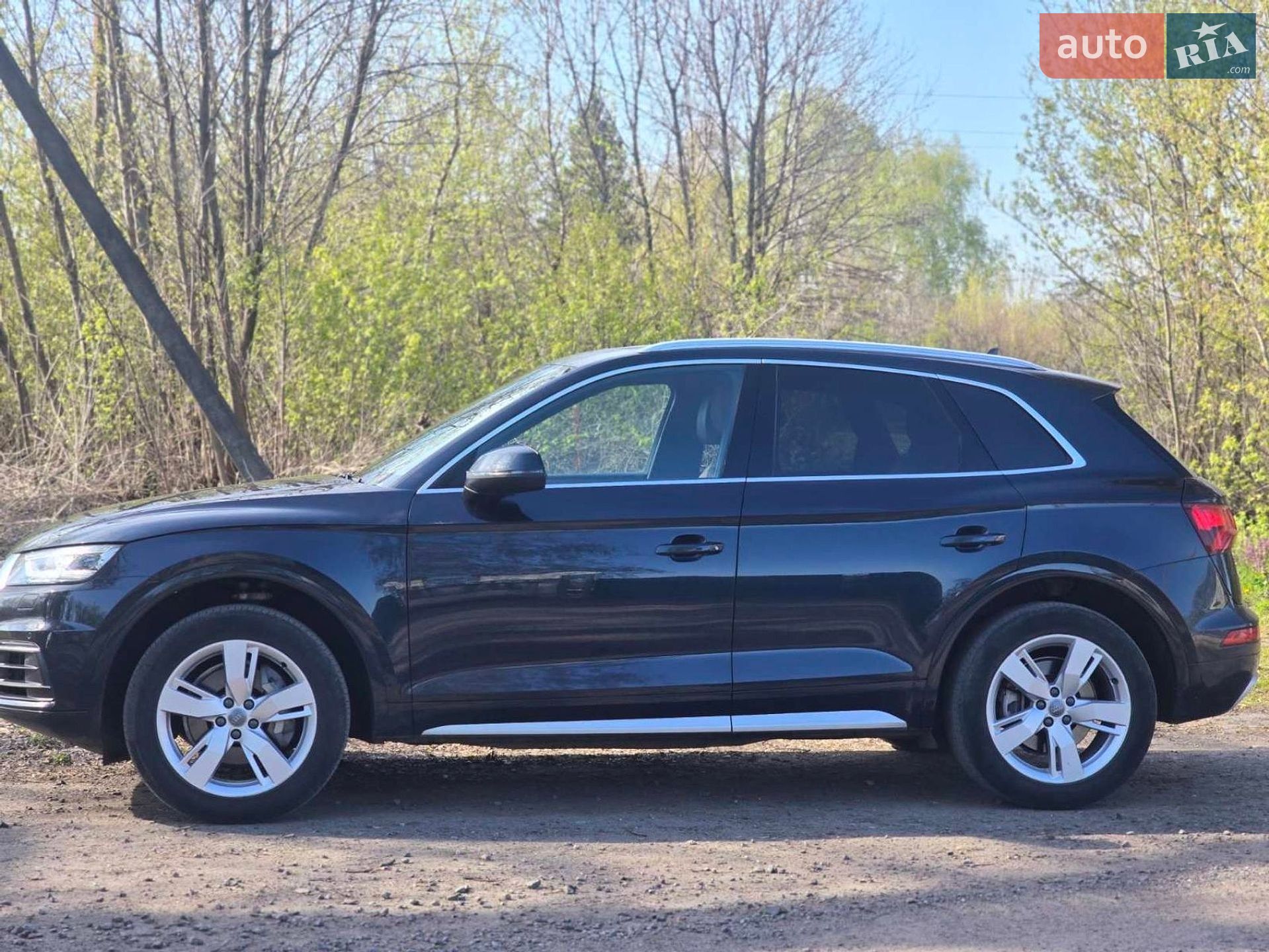 Audi Q5 2019 VIN WA1BNAFY6K2049623 фото оголошення 13 з 26