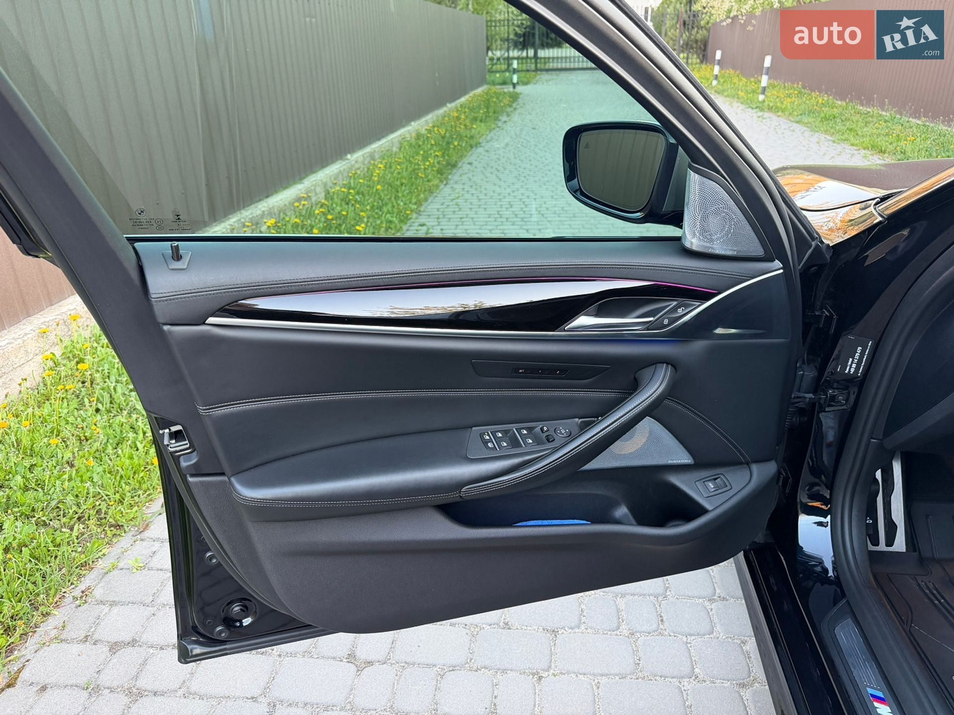BMW 5 Series 2018 VIN WBAJD71060BM20203 фото оголошення 28 з 74
