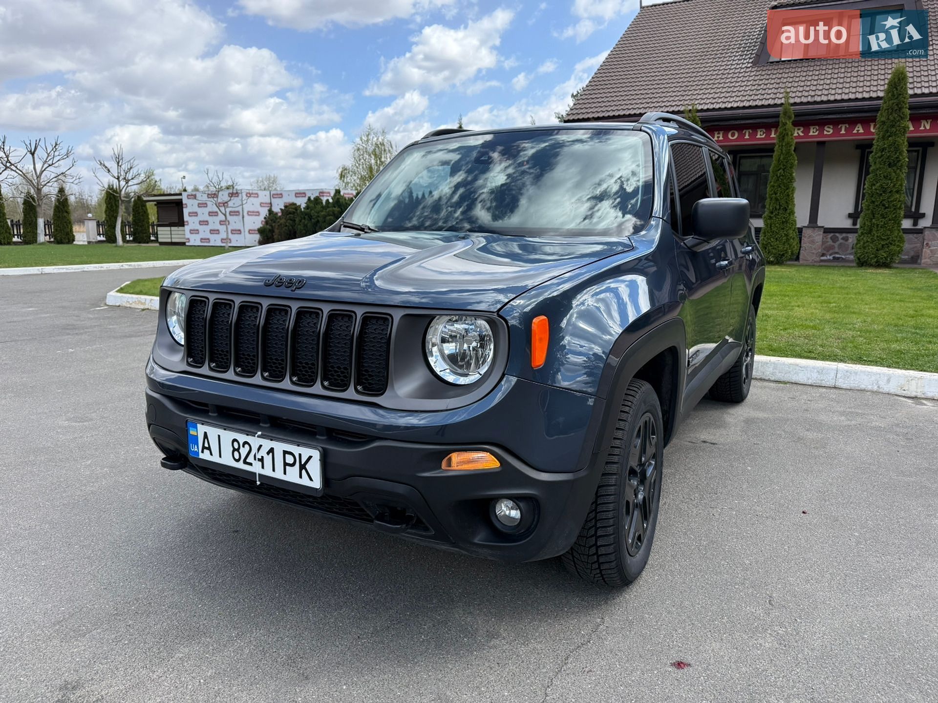 Jeep Renegade 2021 VIN ZACNJDAB5MPM69768 фото оголошення 2 з 36