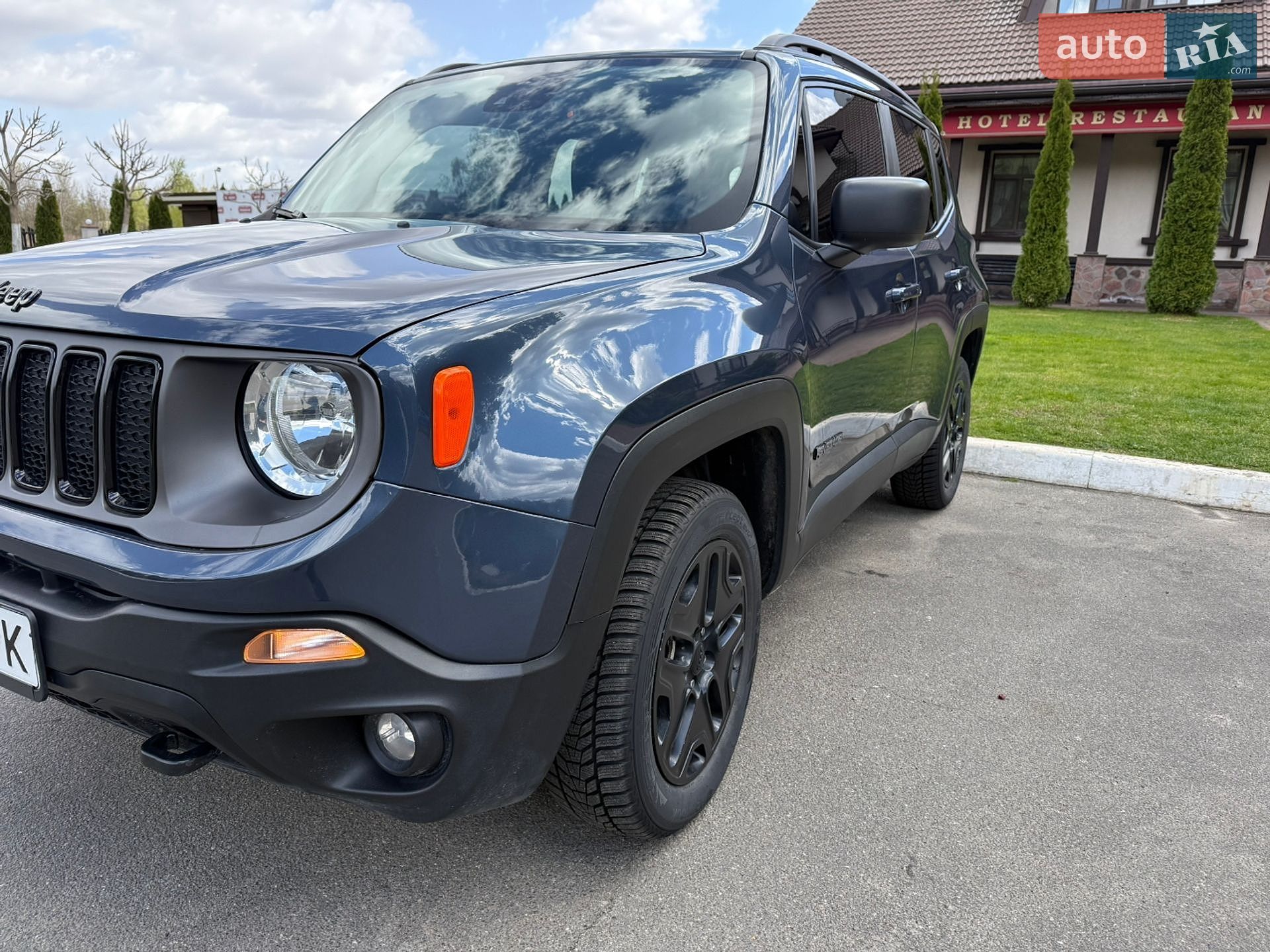 Jeep Renegade 2021 VIN ZACNJDAB5MPM69768 фото оголошення 4 з 36