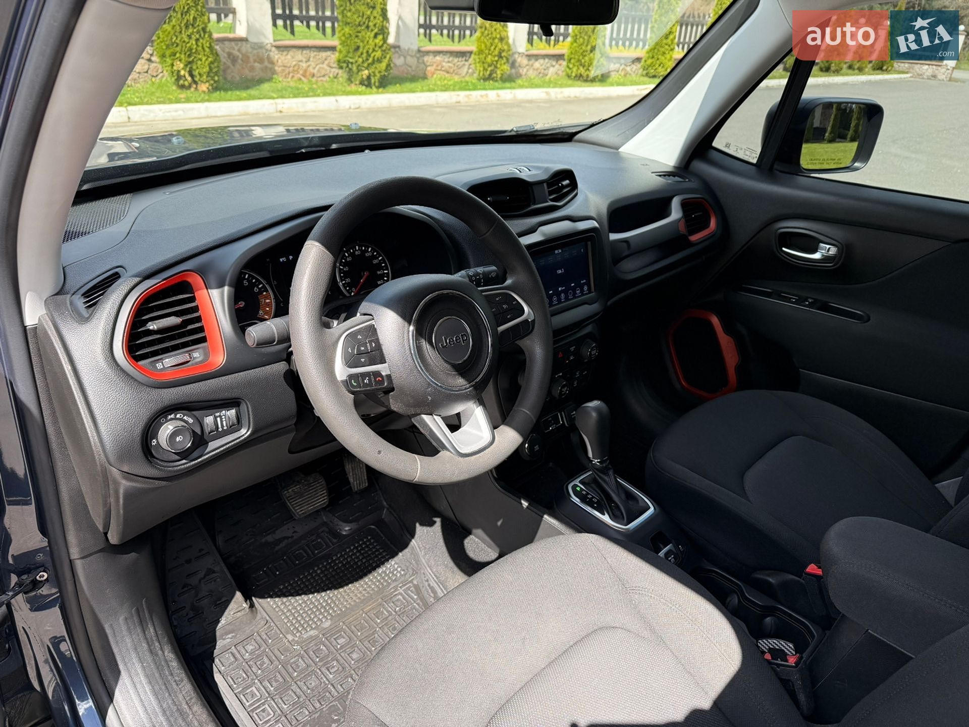 Jeep Renegade 2021 VIN ZACNJDAB5MPM69768 фото оголошення 16 з 36