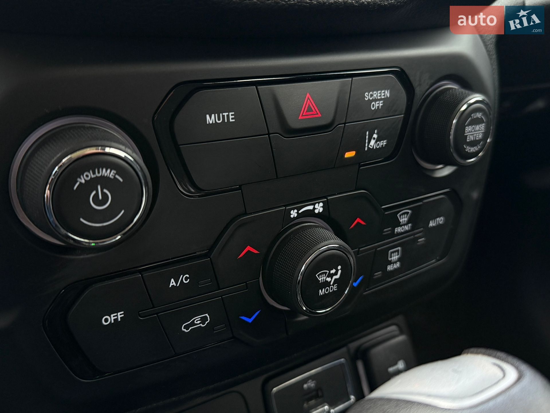 Jeep Renegade 2021 VIN ZACNJDAB5MPM69768 фото оголошення 21 з 36