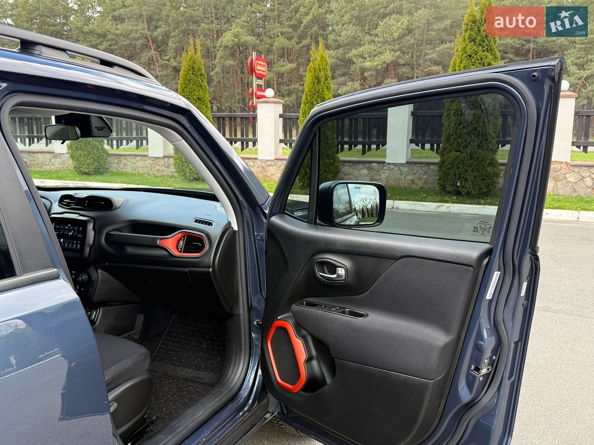 Jeep Renegade 2021 VIN ZACNJDAB5MPM69768 фото оголошення 24 з 36