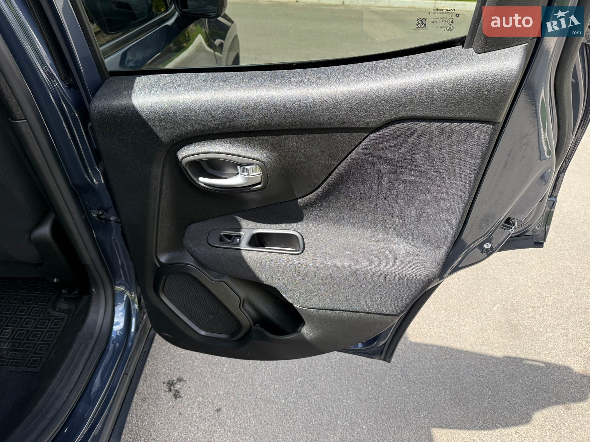 Jeep Renegade 2021 VIN ZACNJDAB5MPM69768 фото оголошення 29 з 36