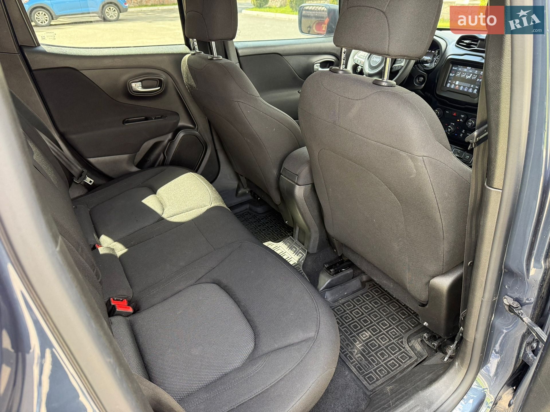 Jeep Renegade 2021 VIN ZACNJDAB5MPM69768 фото оголошення 30 з 36