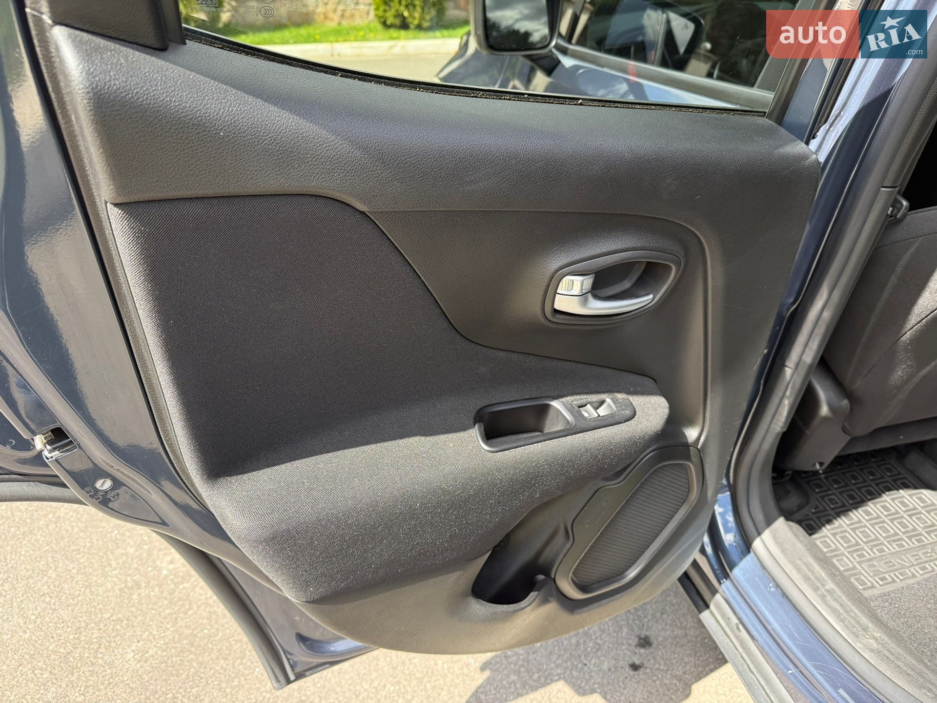 Jeep Renegade 2021 VIN ZACNJDAB5MPM69768 фото оголошення 32 з 36