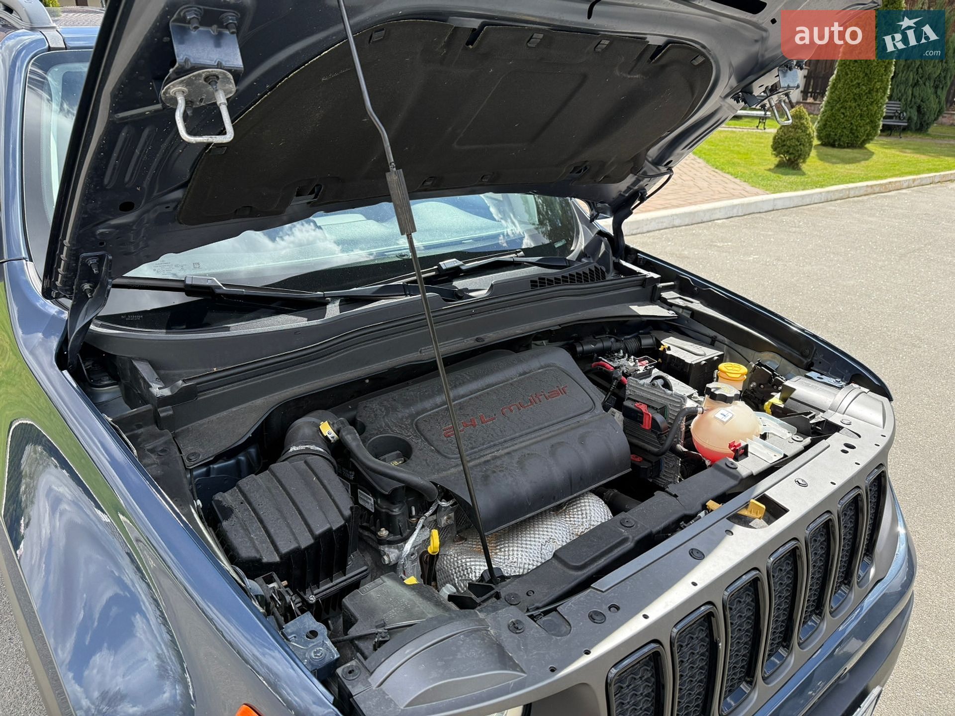 Jeep Renegade 2021 VIN ZACNJDAB5MPM69768 фото оголошення 35 з 36