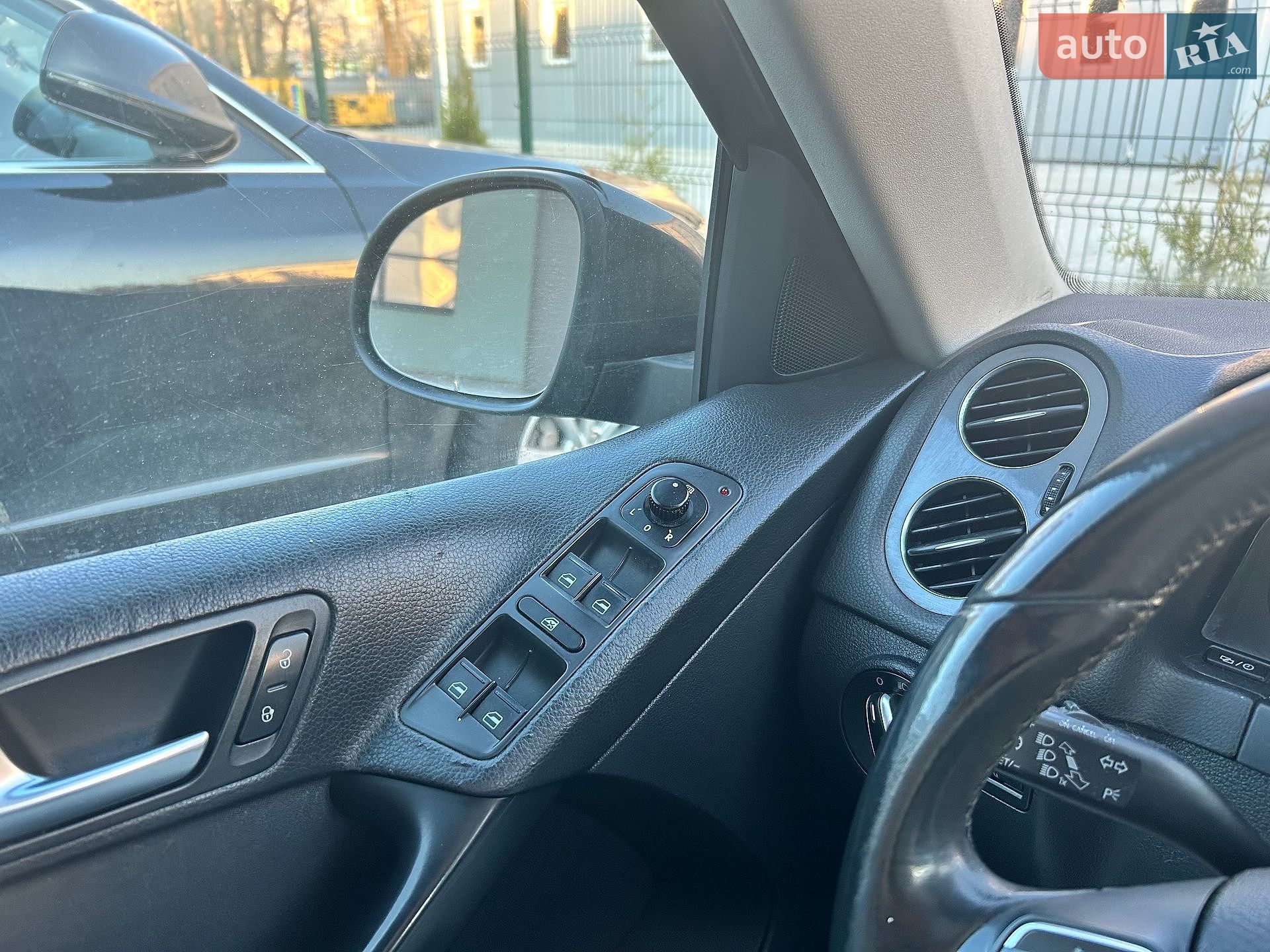Volkswagen Tiguan 2013 VIN WVGBV3AX5EW505989 фото оголошення 8 з 10