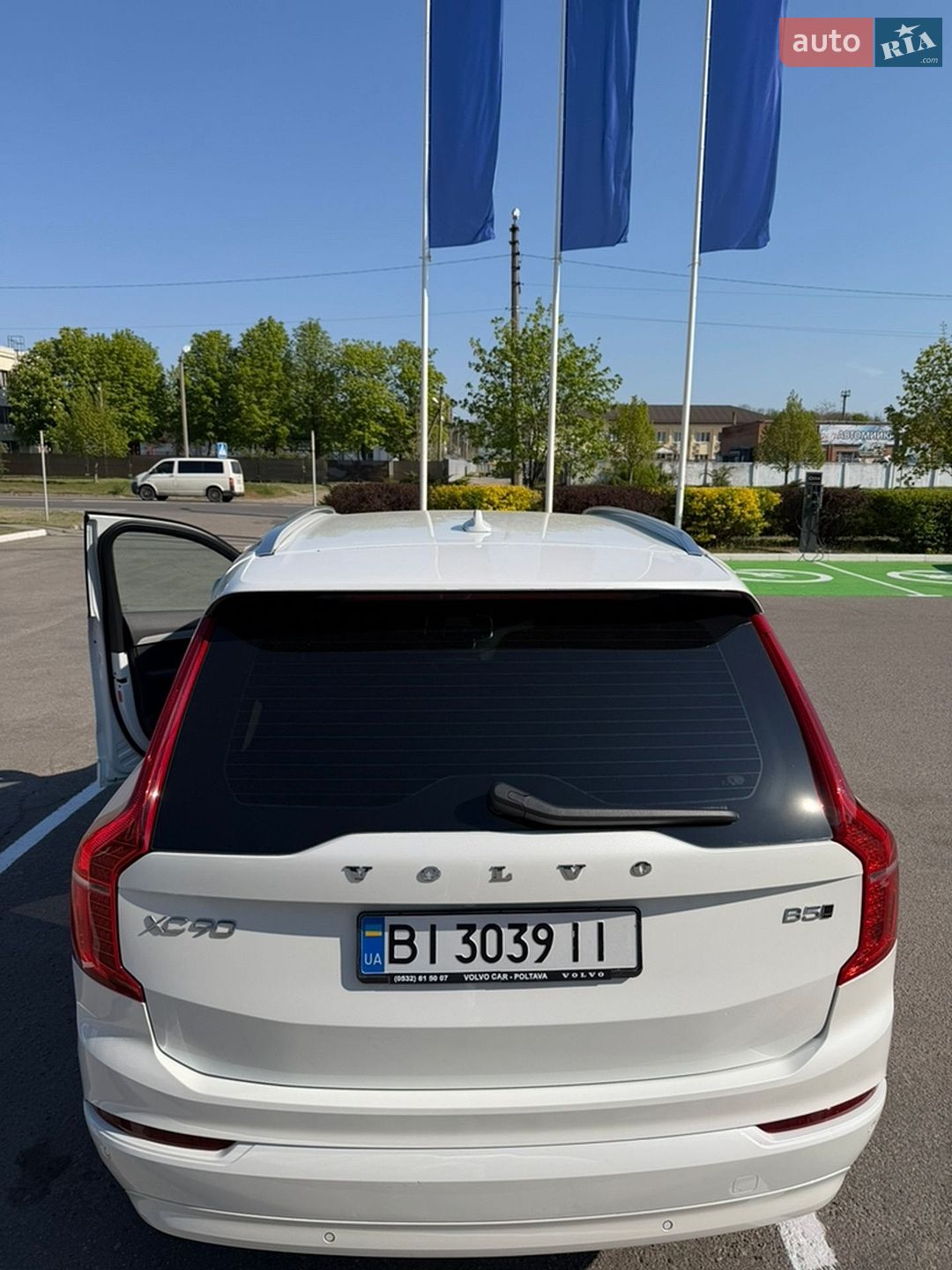 Volvo XC90 2024 VIN YV1LFM1V9S1334564 фото оголошення 3 з 15