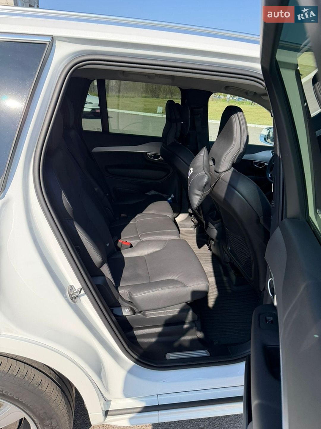 Volvo XC90 2024 VIN YV1LFM1V9S1334564 фото оголошення 7 з 15