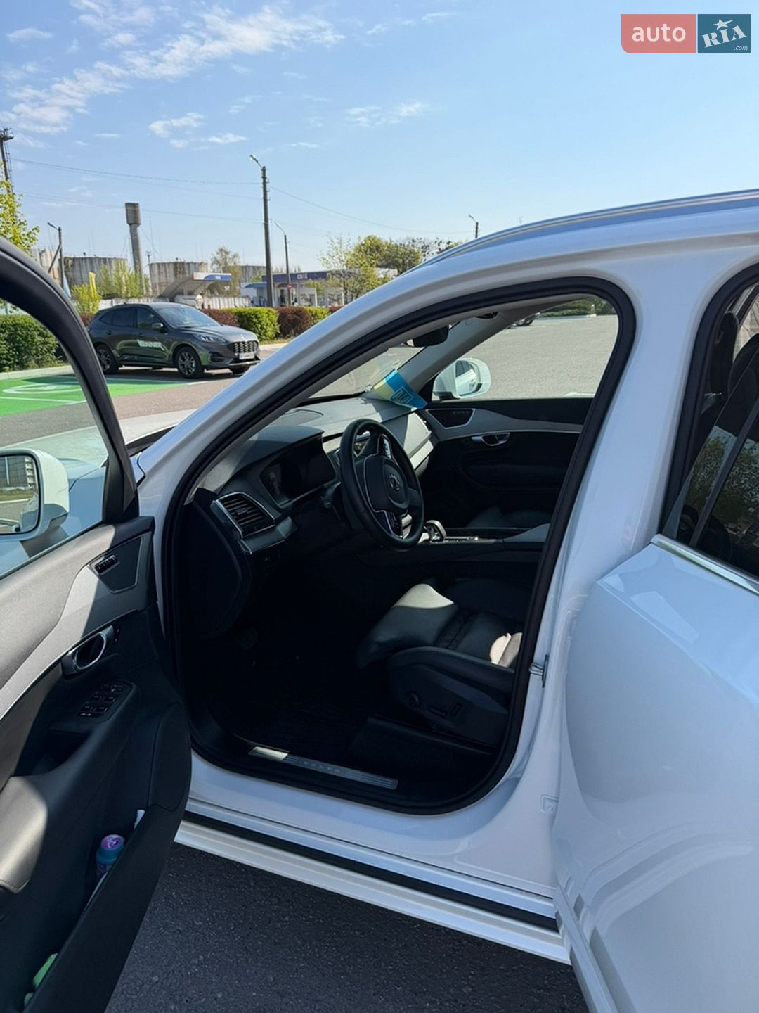 Volvo XC90 2024 VIN YV1LFM1V9S1334564 фото оголошення 10 з 15